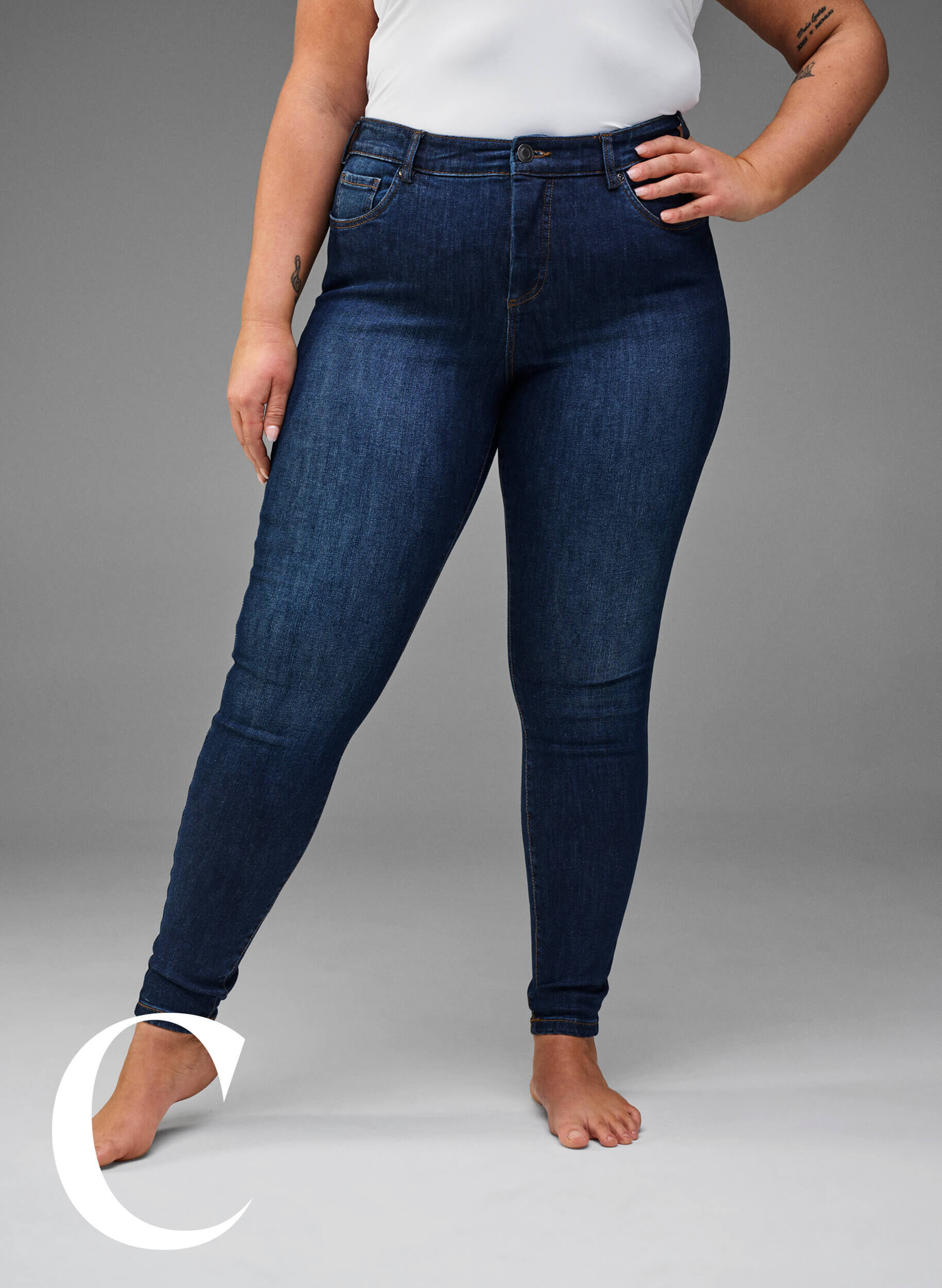 Zizzi Super Slim-Fit-Jeans mit hoher Taille, Dark Blue, Model image number 6