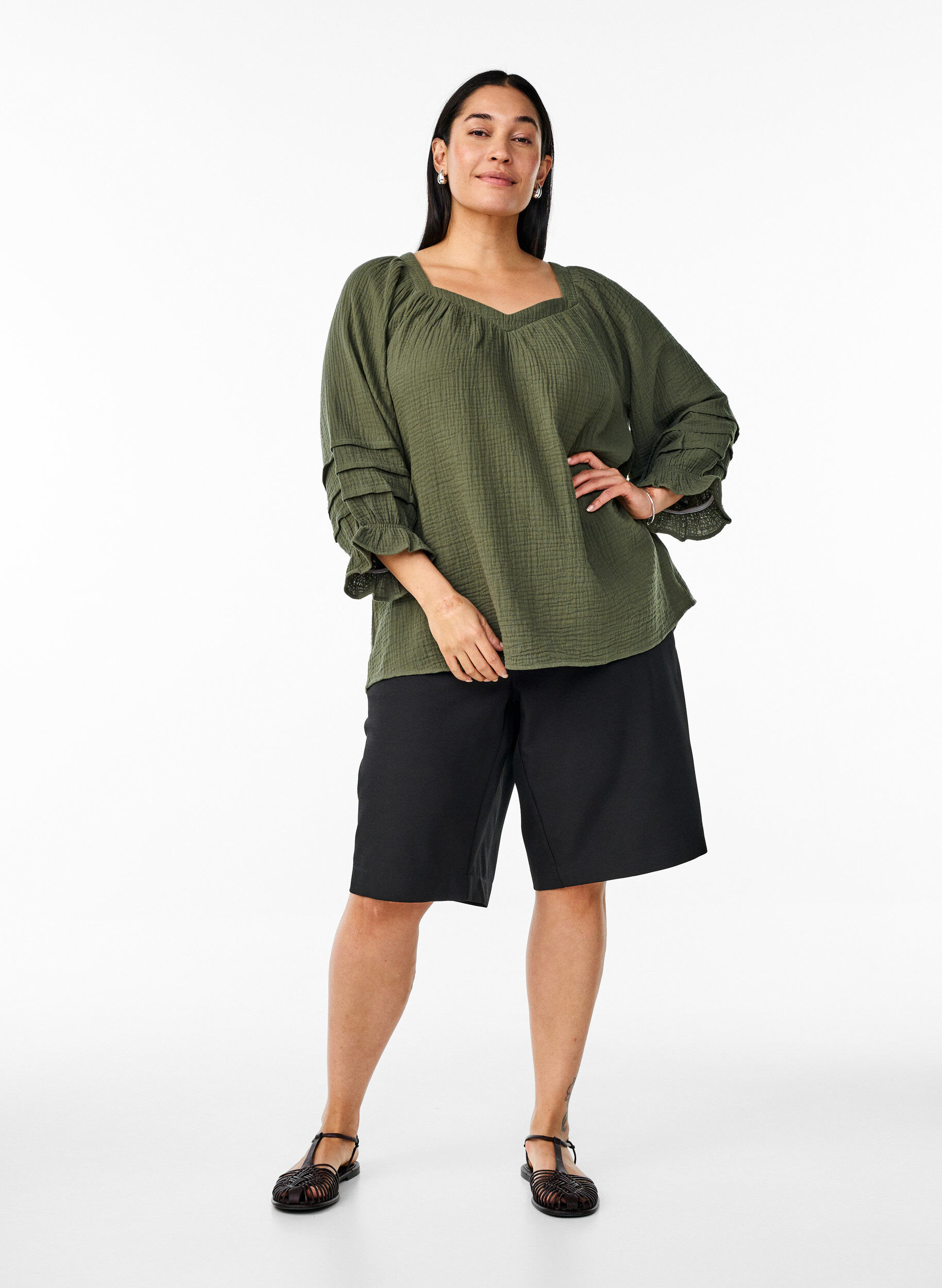 Zizzi Bluse aus Baumwoll-Musselin mit 3/4-&Auml;rmeln, Thyme, Model image number 2