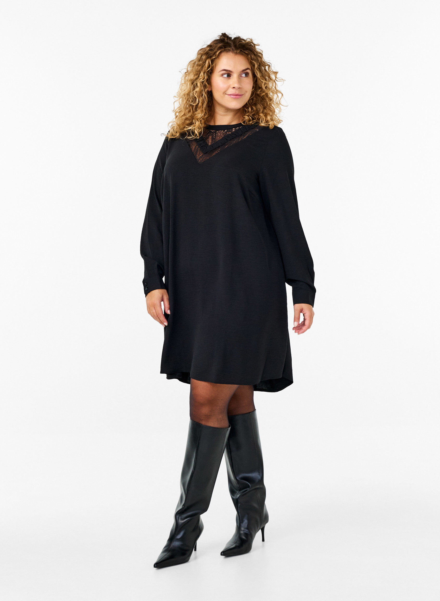 Zizzi Kurzes Kleid mit Spitzendetails, Black, Model image number 2