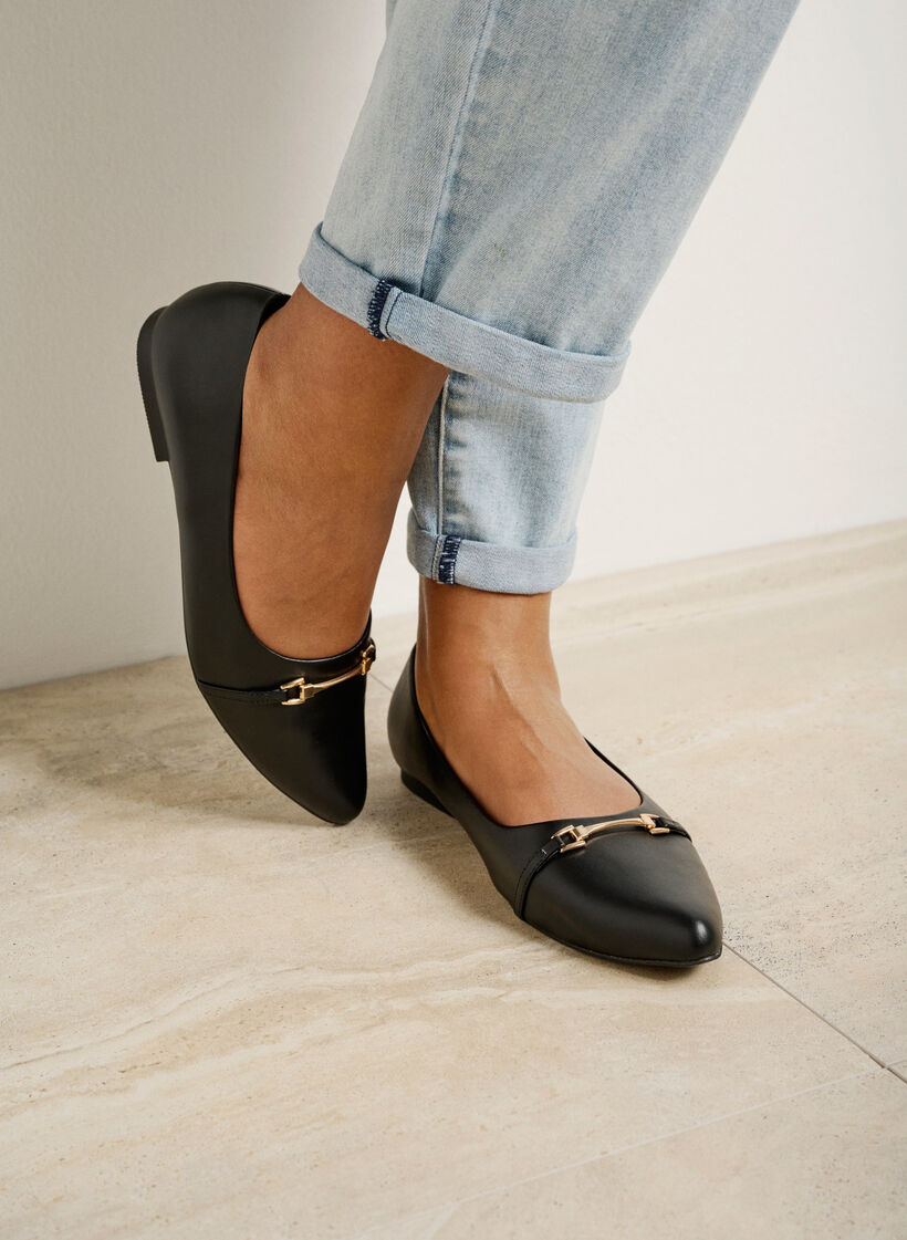 Weit geschnittene Ballerinas mit goldener Schnalle, Black, Image image number 0
