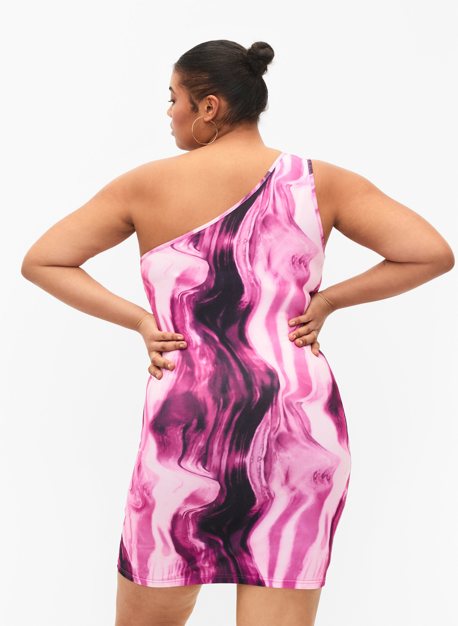 Zizzi Eng anliegendes One-Shoulder Kleid mit Print, Raspberry Rose AOP, Model image number 1