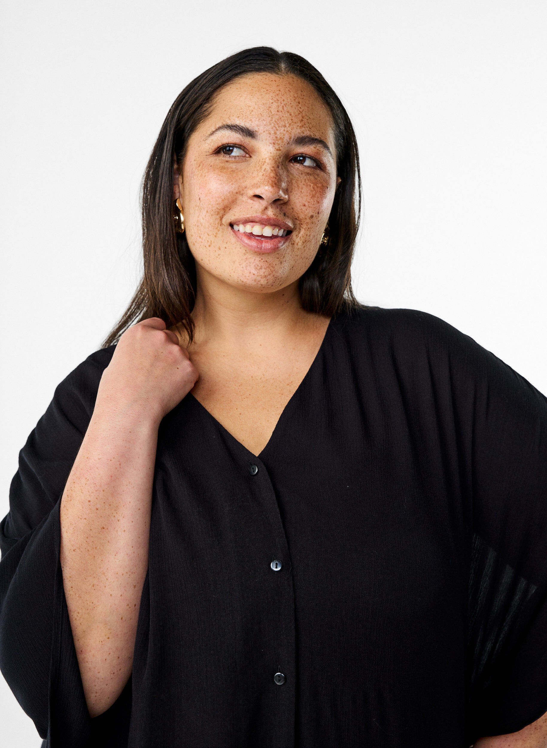 Zizzi Kaftan-Strandkleid mit Kn&ouml;pfen, Schwarz, Model image number 2