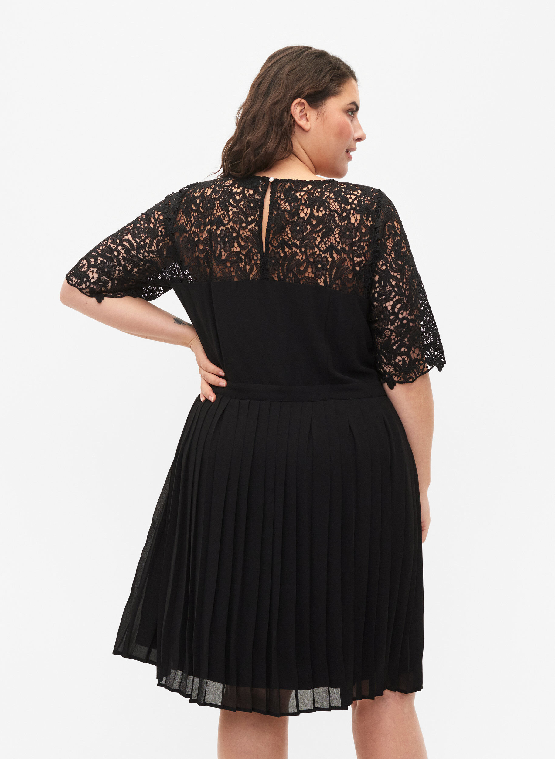 Zizzi Kurz&auml;rmeliges Kleid mit Spitzenoberteil, Black, Model image number 1