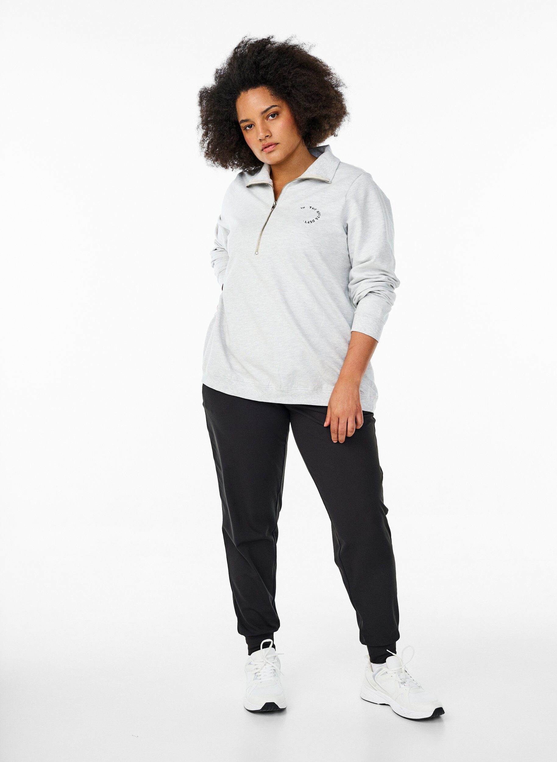 Zizzi Sweatshirt mit kurzem Rei&szlig;verschluss und hohem Kragen, Grau, Model image number 1