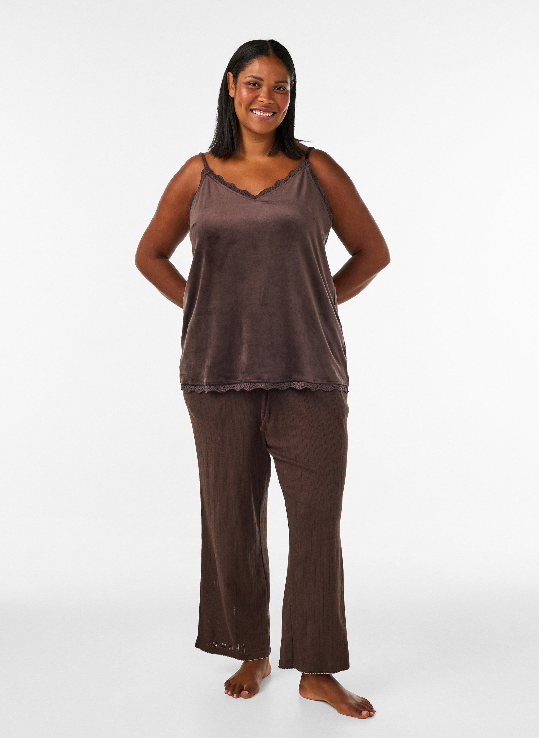 ZizziTop aus Velours mit Spitzen, Braun, Model image number 1