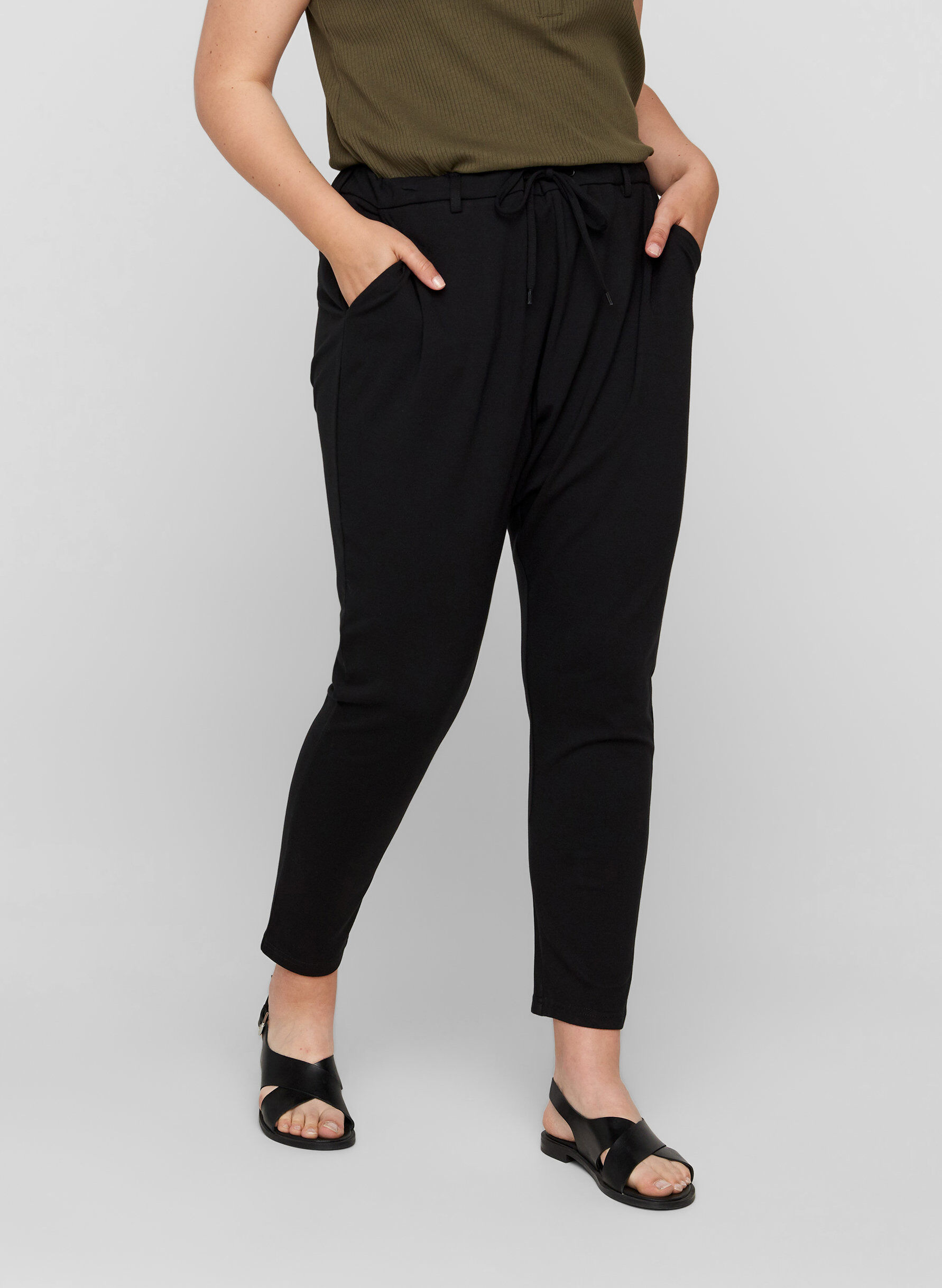 Zizzi Gek&uuml;rzte Maddison Hose, Schwarz, Model image number 3