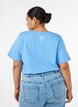 T-Shirt aus Baumwolle mit V-Ausschnitt und Frontprint, Blau, Model image number 2