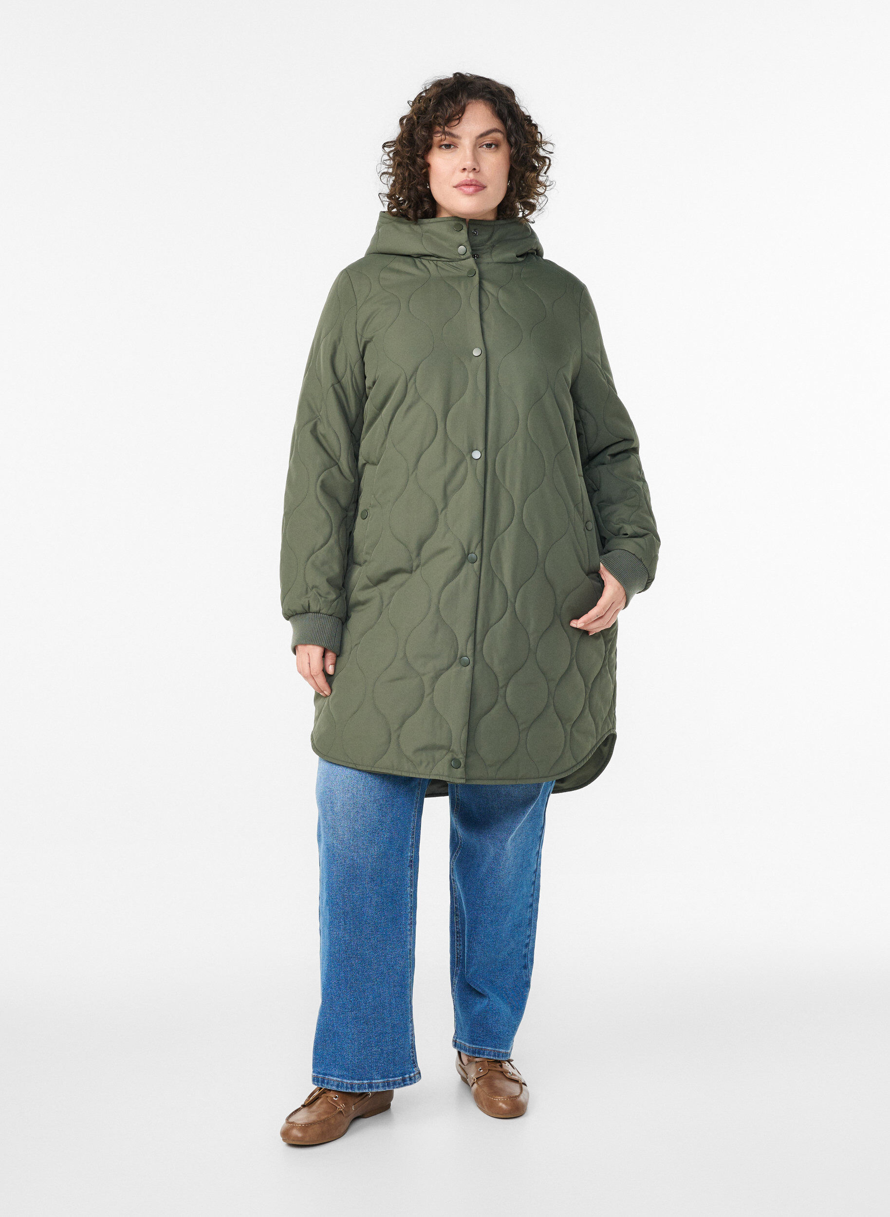 Zizzi Mittellange Steppjacke mit Kapuze, Gr&uuml;n, Model image number 1