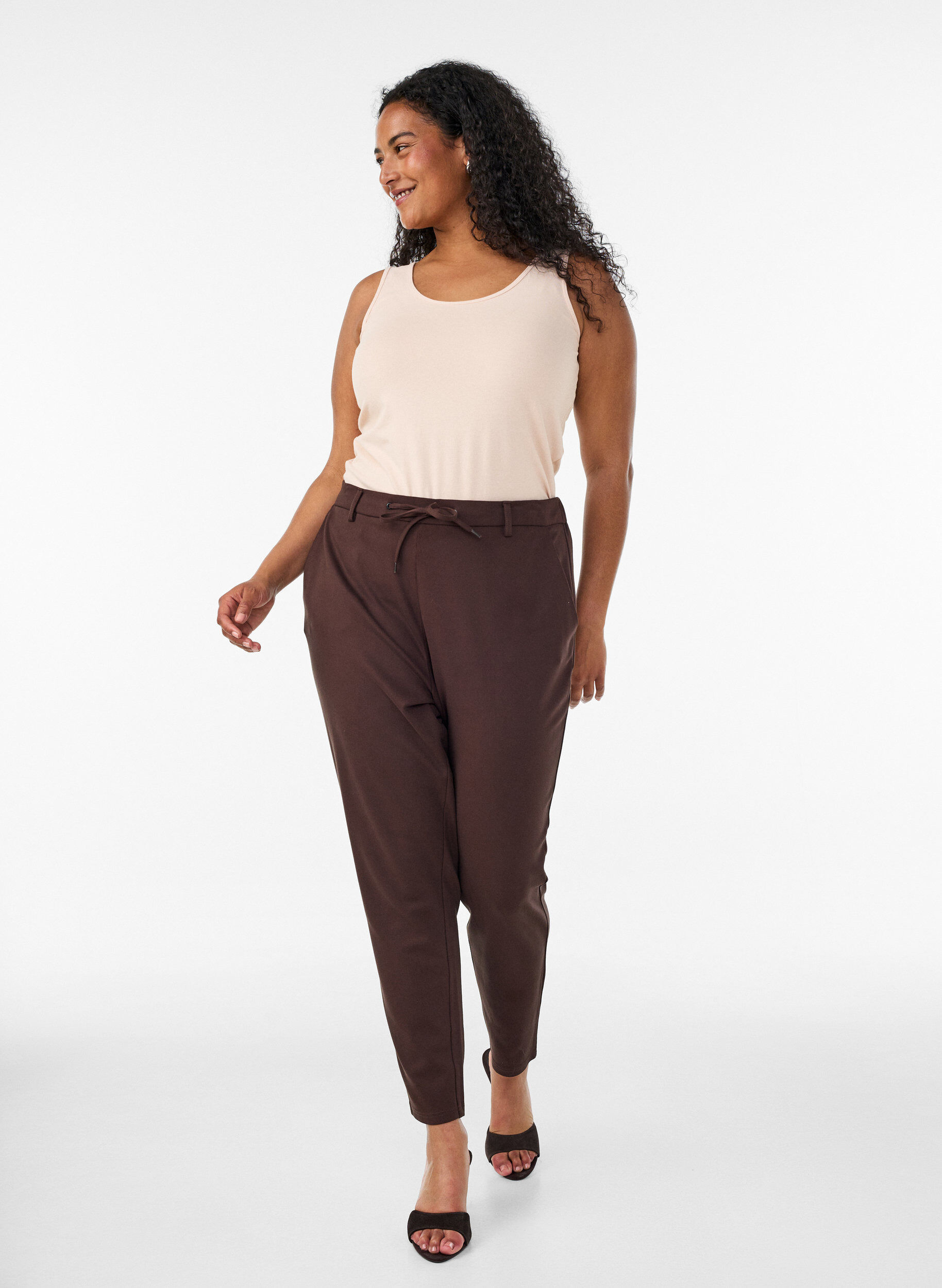 Cropped Maddison Hose, Braun, Model