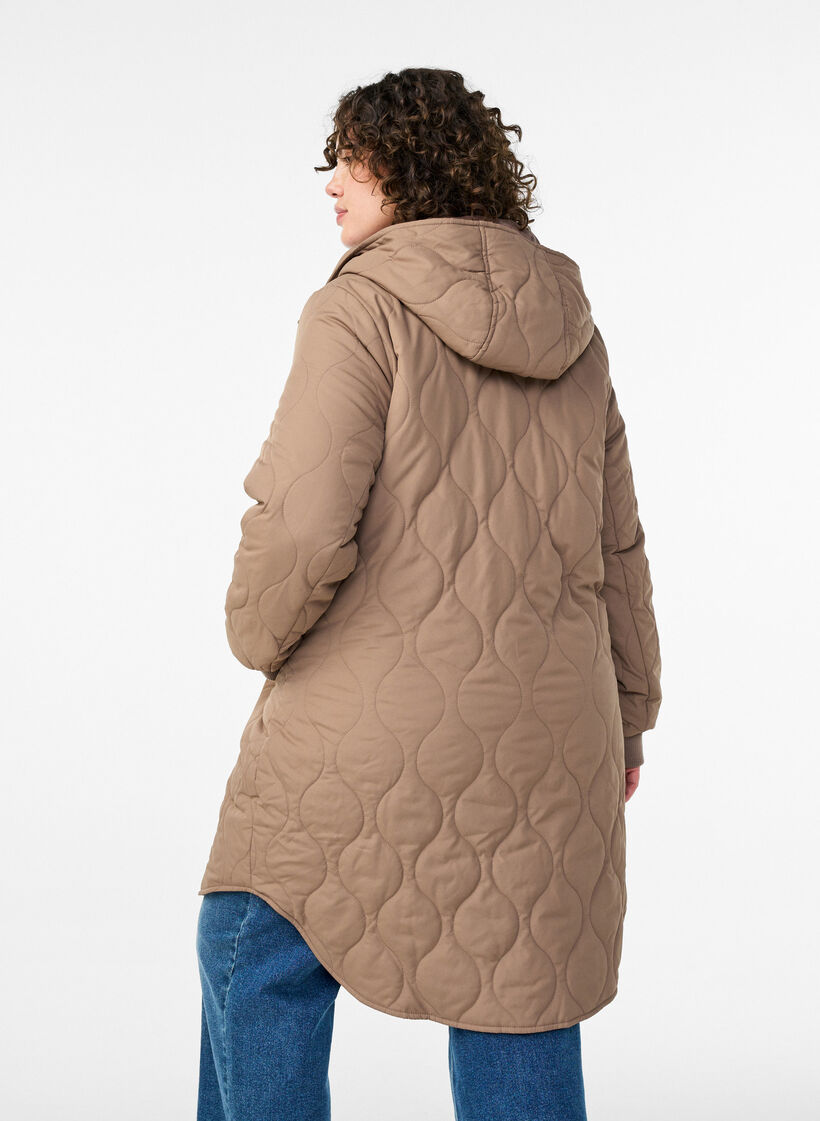 Mittellange Steppjacke mit Kapuze, Braun, Model image number 2