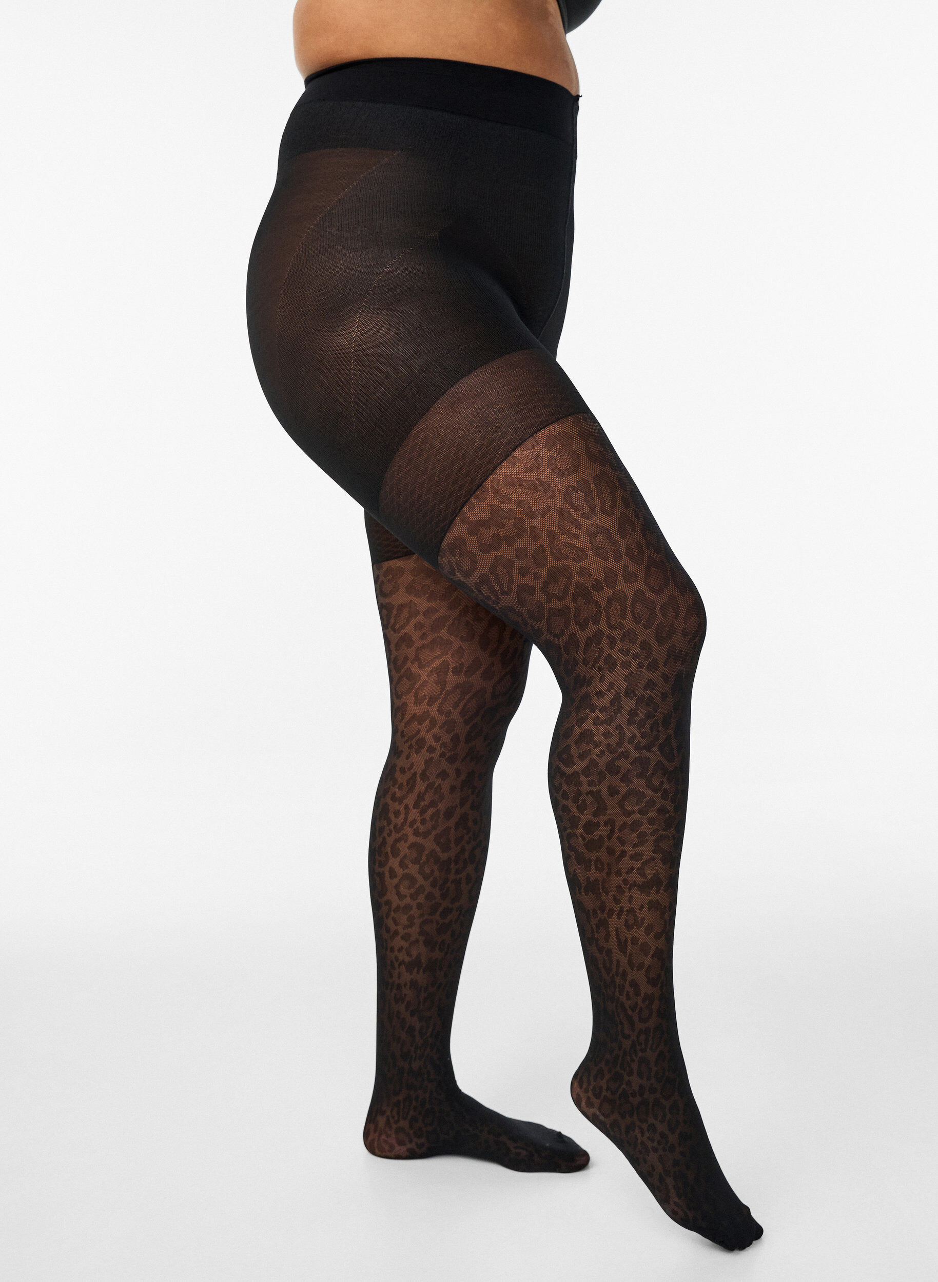 Zizzi 50 Denier Strumpfhose mit Leopardenmuster und Push-up, Schwarz, Packshot image number 0