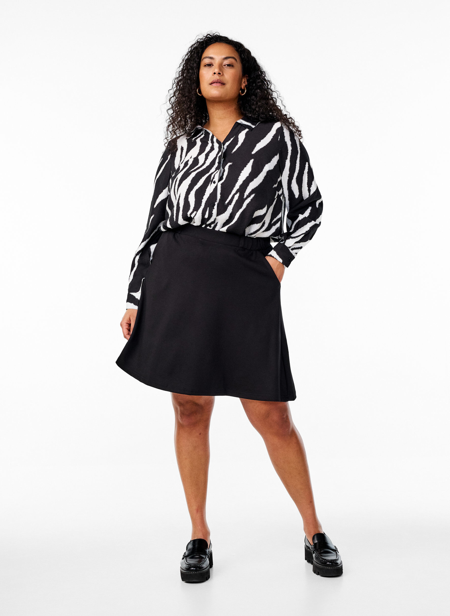 Zizzi Bluse mit Zebraprint, Schwarz, Model image number 1