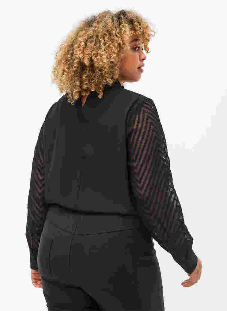 Hochgeschlossene Bluse mit langen, transparenten Ärmeln, Black, Model
