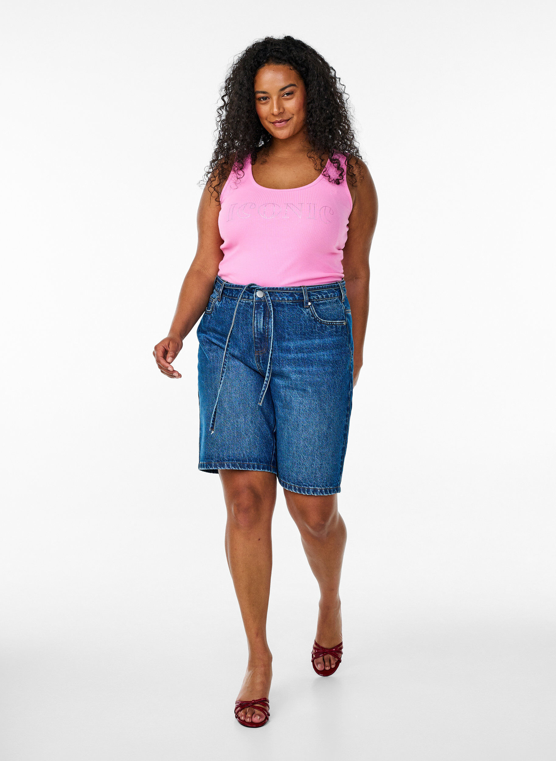 Zizzi Schmal geschnittenes Tank-Top mit Strasssteinen, Pink, Model image number 1