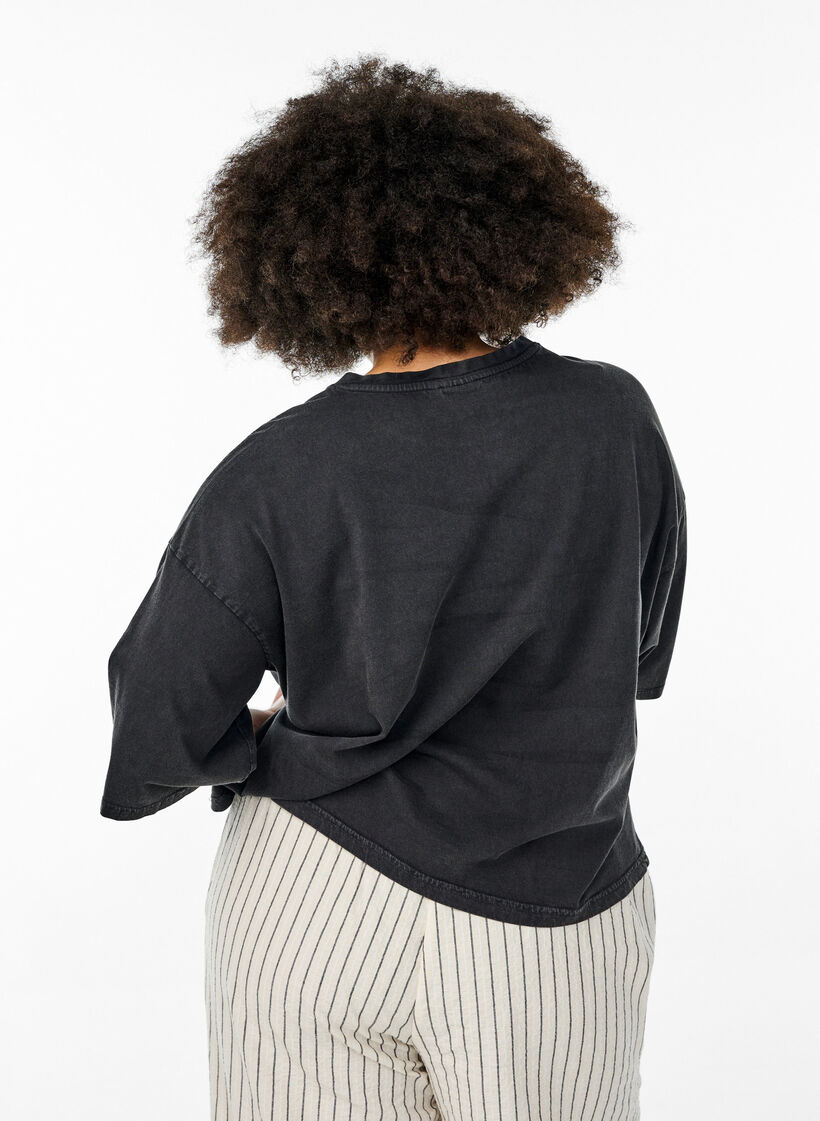 Kurzes T-Shirt mit Lockere Passform, Grau, Model image number 2