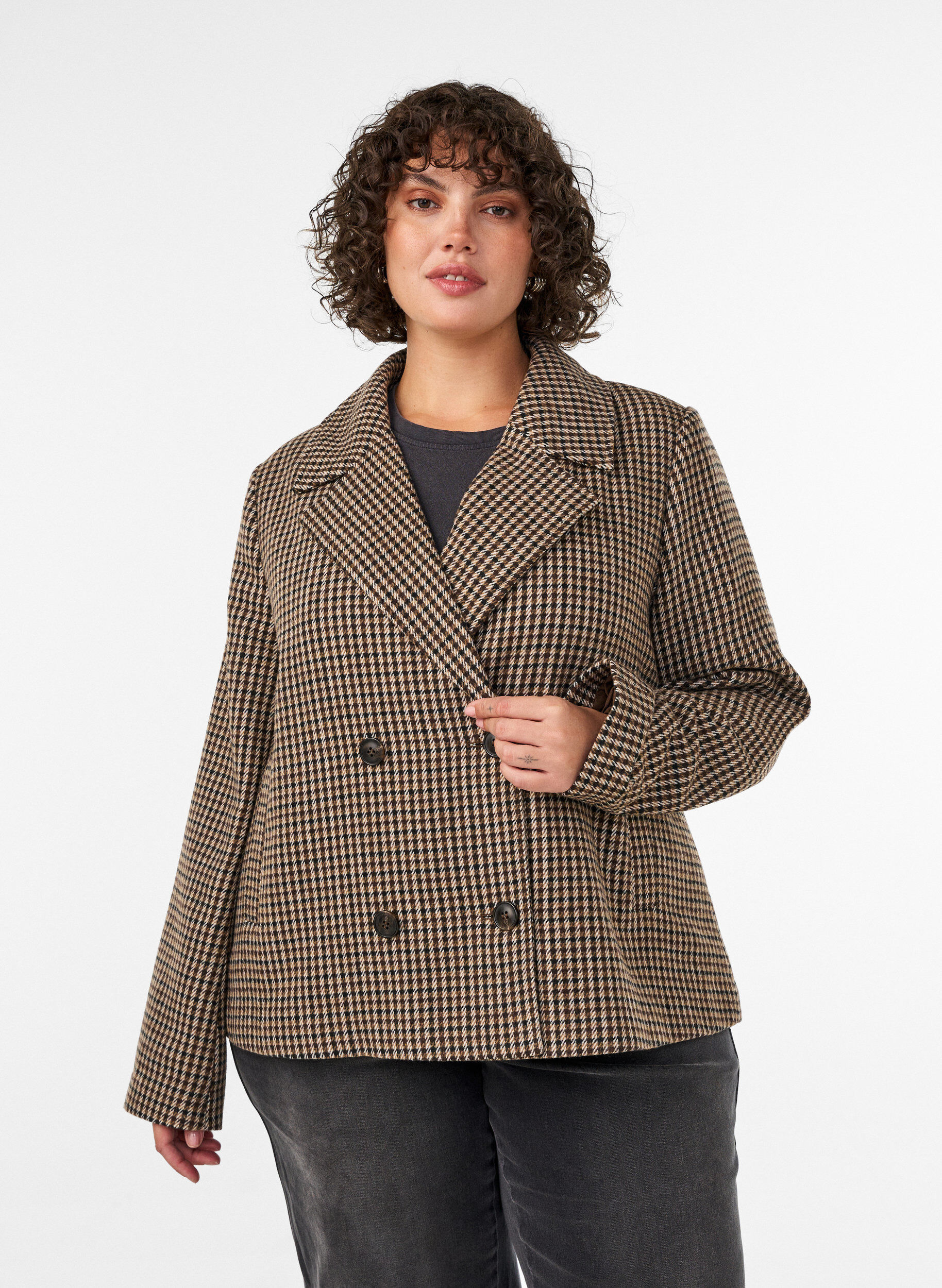 Karierter Kurzmantel mit zweireihiger Knopfleiste, Braun, Model
