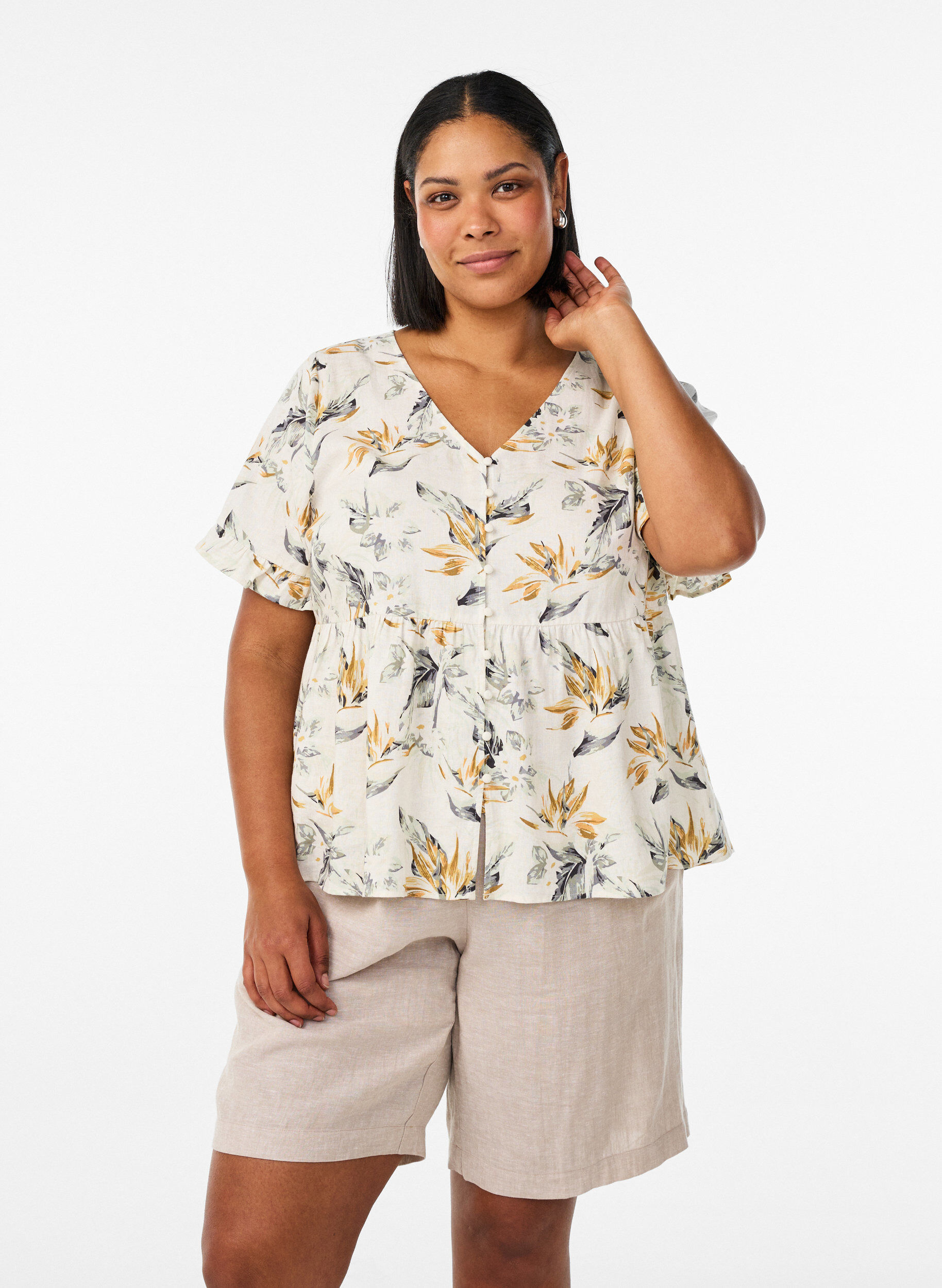 Zizzi Hoch taillierte Shorts aus Leinen und Viskose, Beige, Model image number 0