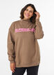 Sweatshirt mit hohem Kragen und sportlichem Frontmotiv, Braun, Model image number 0