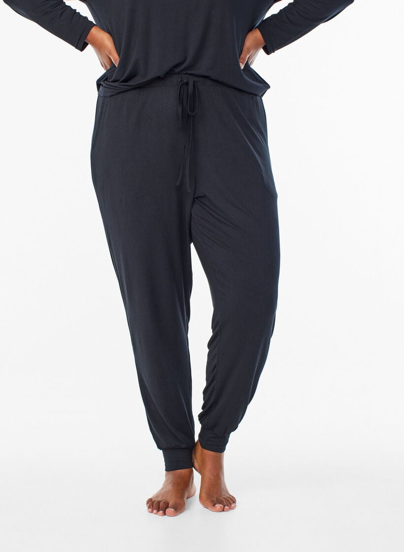 Schlafhose aus Modal mit hoher Taille, Schwarz, Model image number 2