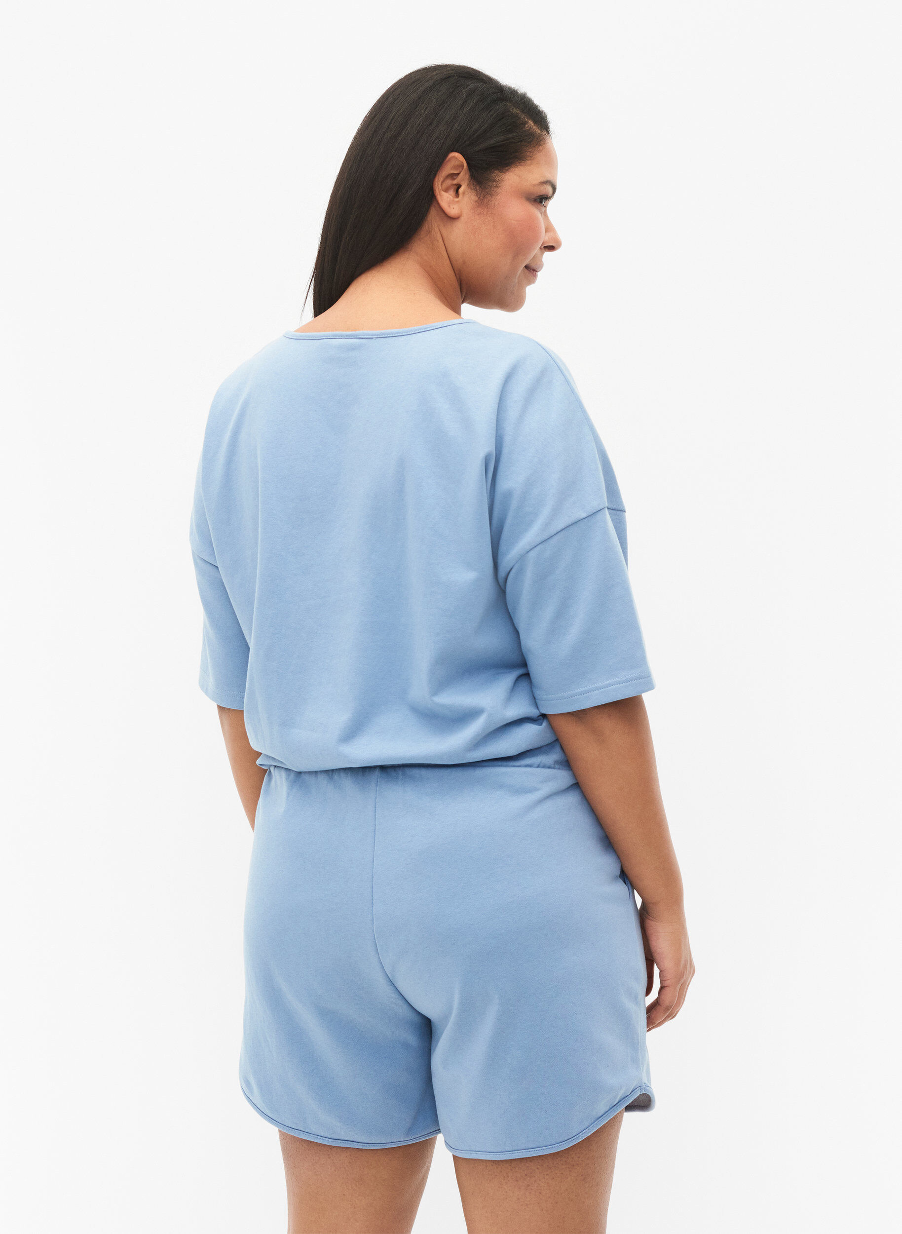 Zizzi Einfarbige Shorts mit Taschen, Faded Denim, Model image number 1