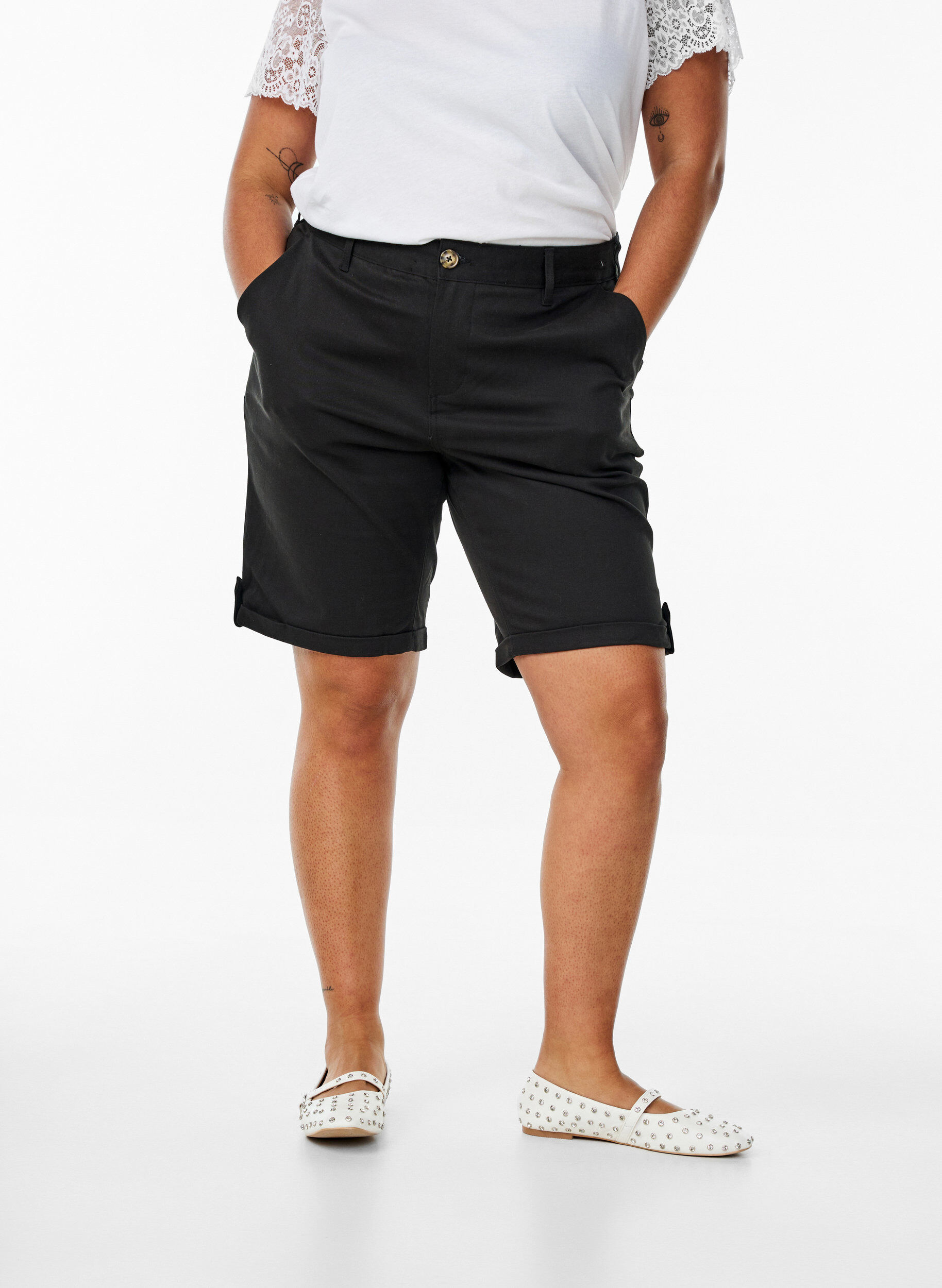 Zizzi Chino Kurze Hosen mit Taschen, Schwarz, Model image number 3
