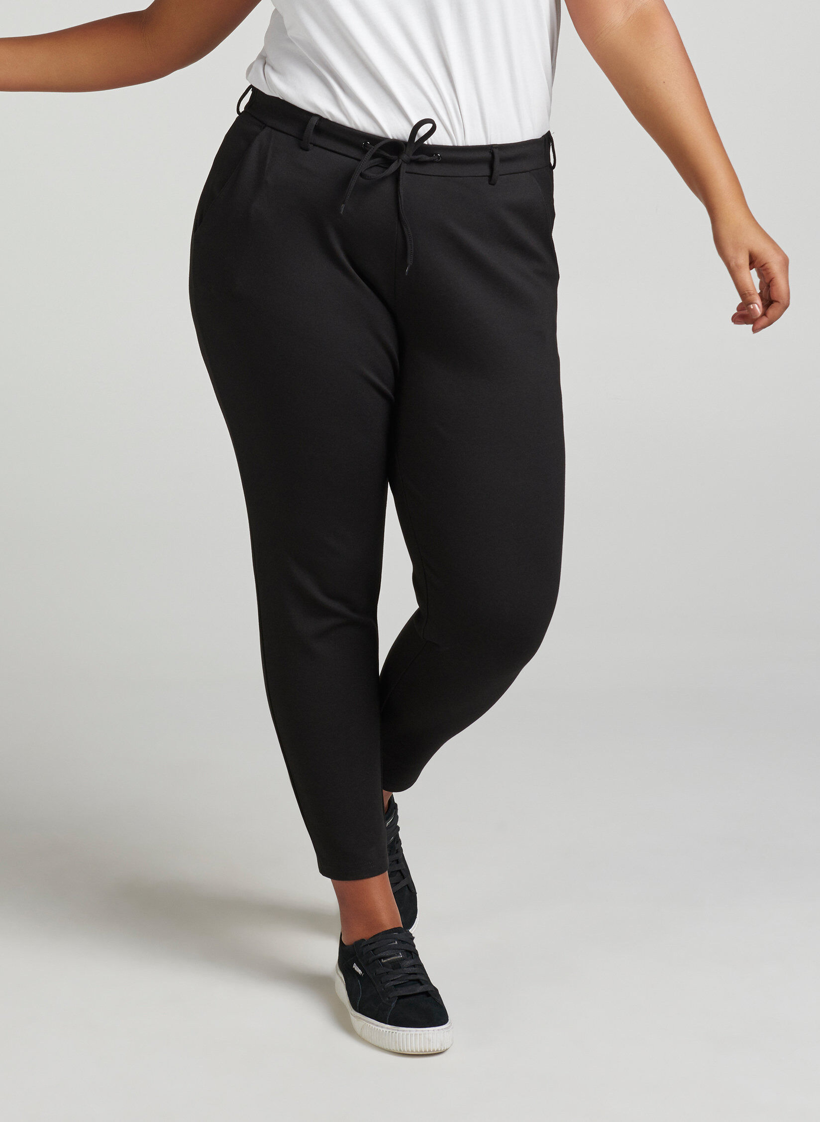 Zizzi Kurzgeschnittene Maddison-Hose, Black, Model image number 2