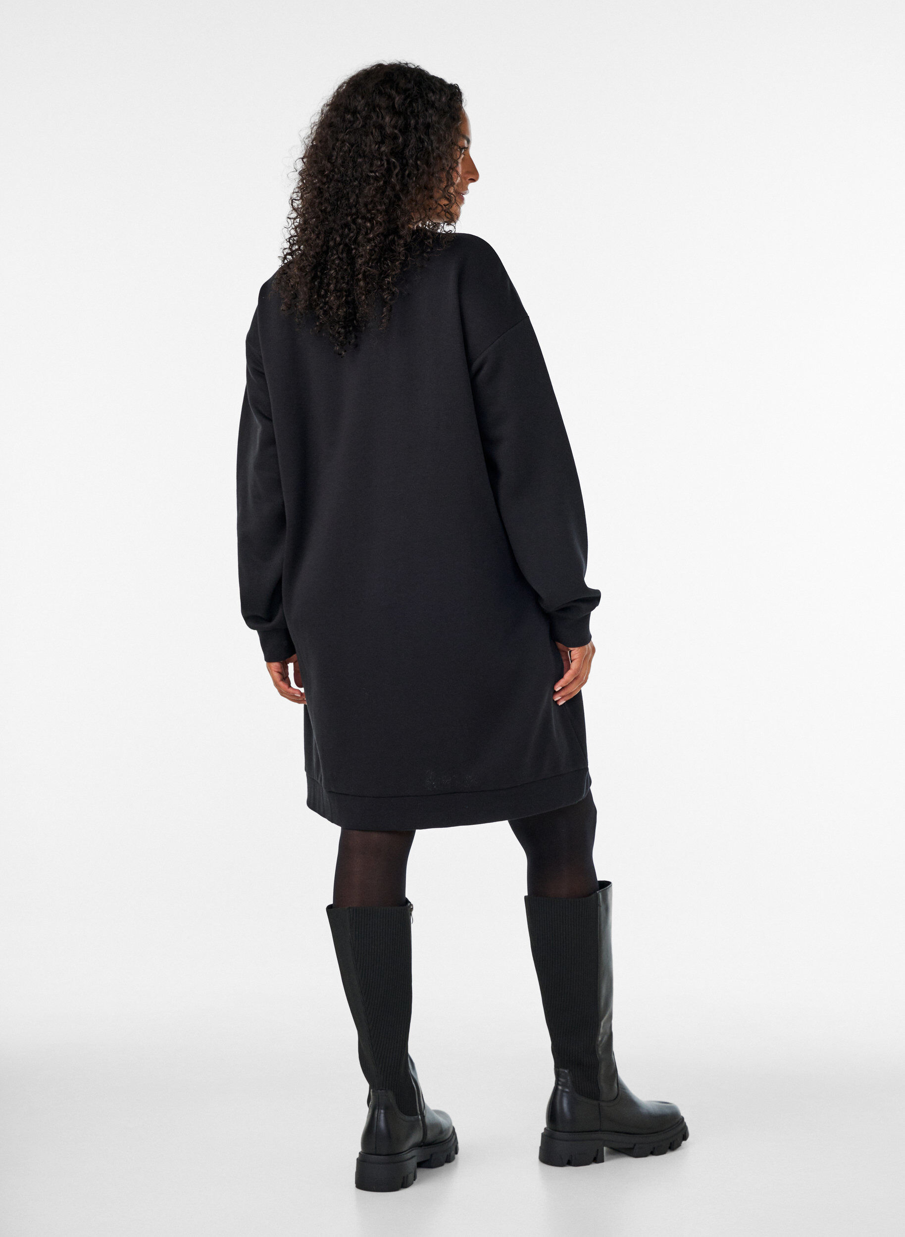 ZizziLockeres Sweatkleid mit Taschen, Schwarz, Model image number 2