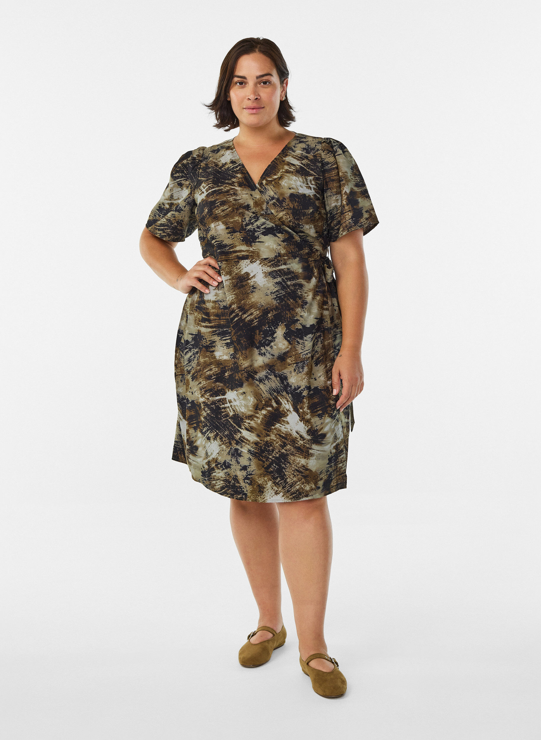 Zizzi Wickelkleid mit Print, Gr&uuml;n, Model image number 1