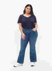 Hochtaillierte Ellen-Jeans mit Bootcut, Blue denim, Model