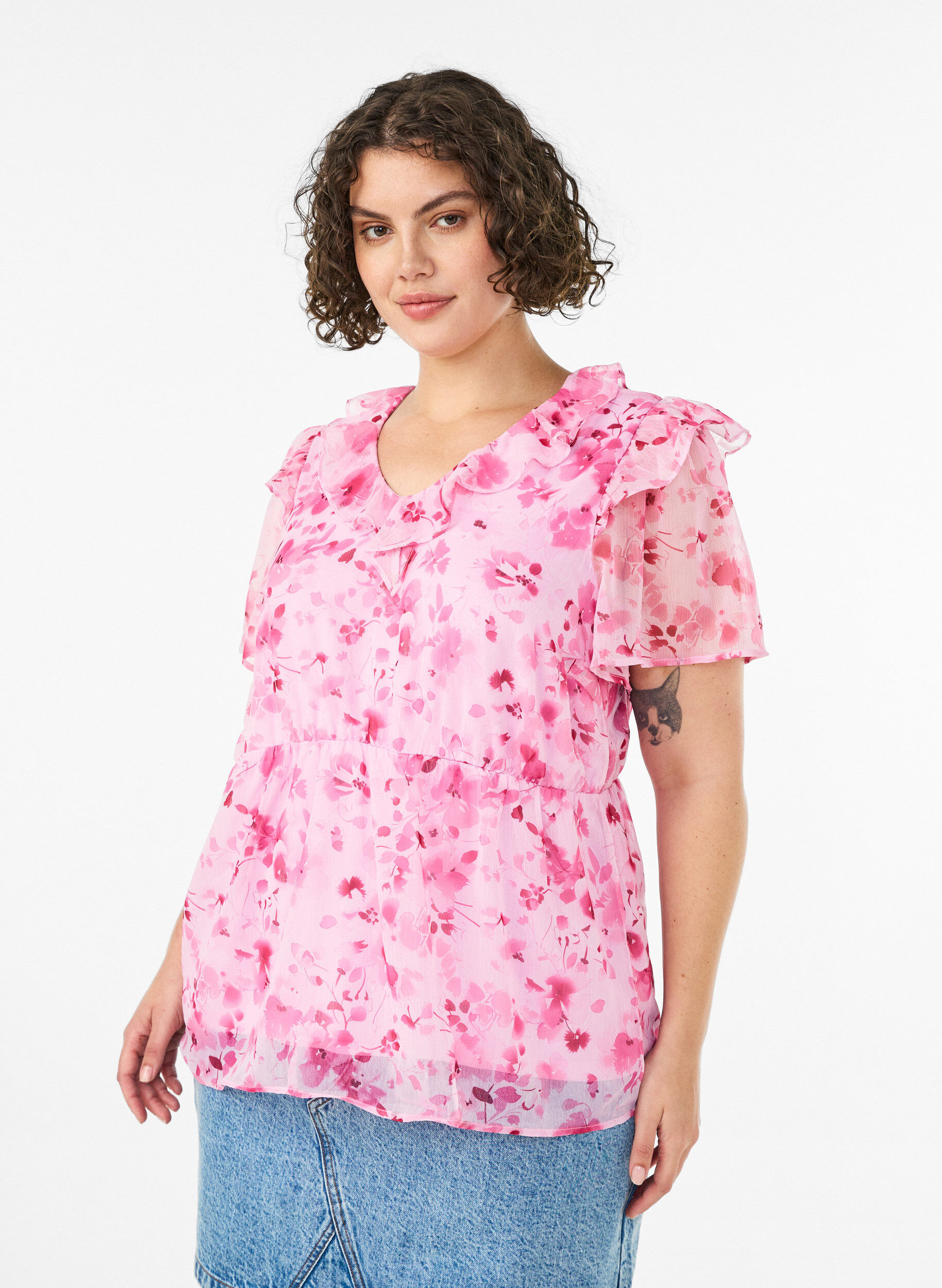 Gebl&uuml;mte Bluse mit R&uuml;schenkragen und Peplum-Effekt, Pink, Model