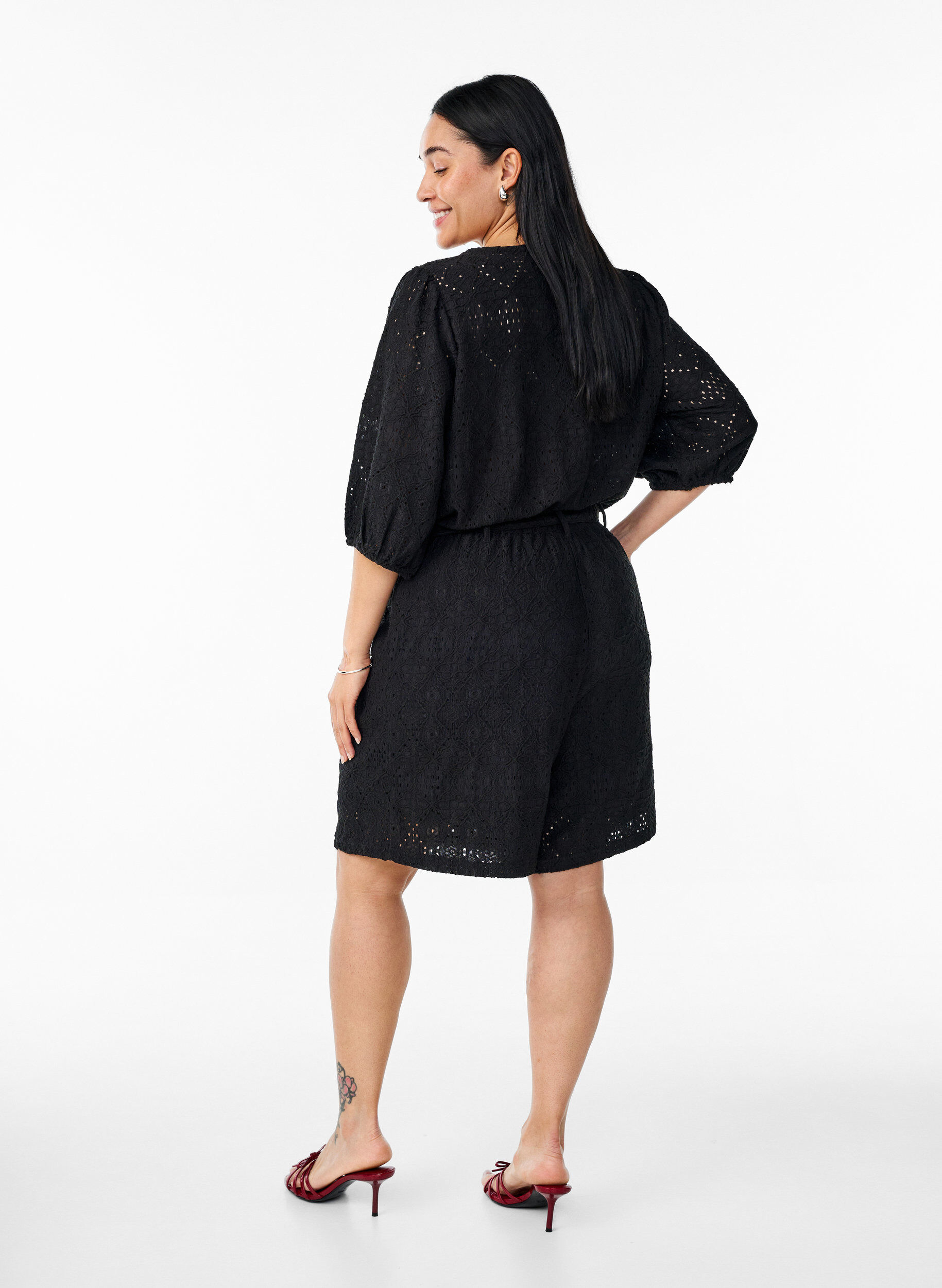Zizzi Playsuit mit kurzen &Auml;rmeln und Bindeg&uuml;rtel, Black, Model image number 1