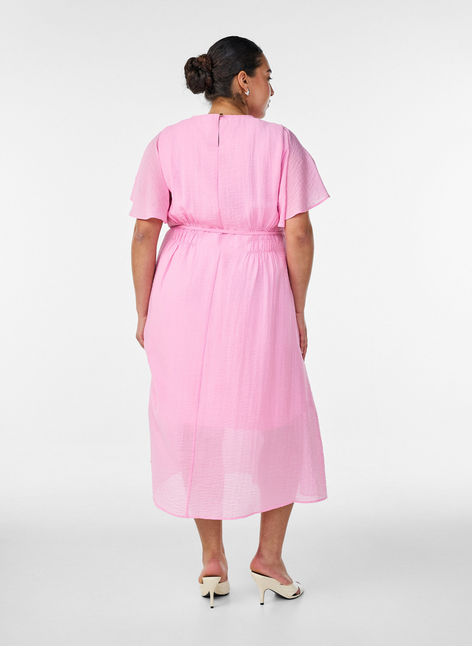 ZizziKn&ouml;chellanges Kleid mit Fl&uuml;gel&auml;rmeln und Bindeg&uuml;rtel, Pink, Model image number 1
