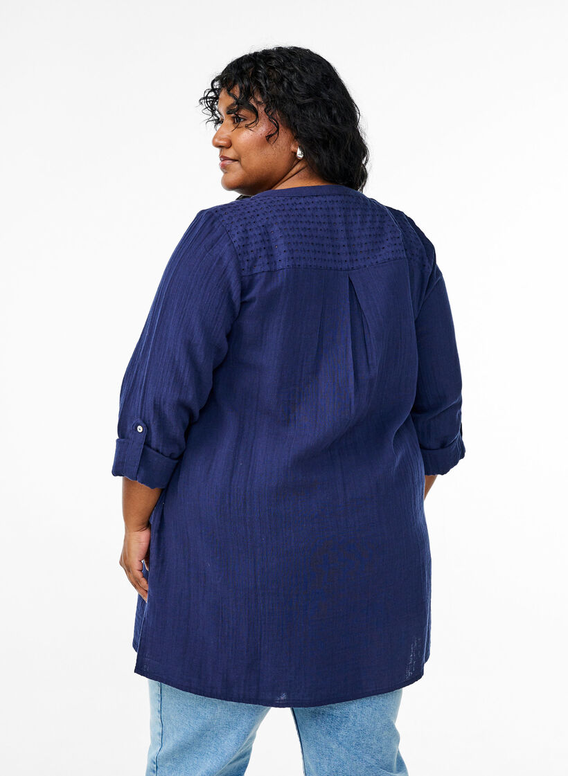 Tunika aus Baumwollmusselin mit Broderie Anglaise, Blau, Model image number 2