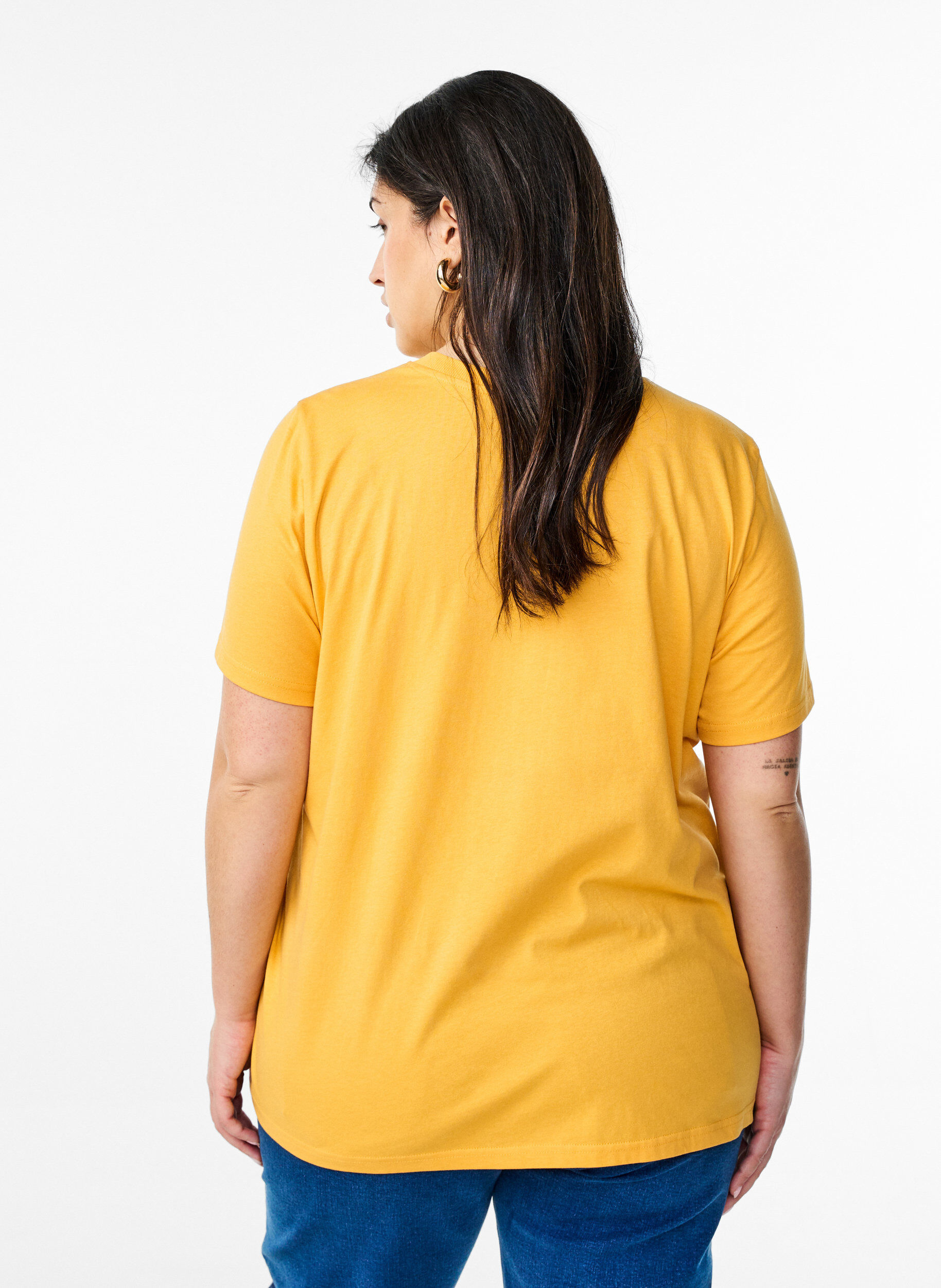 ZizziBasic-T-Shirt aus Baumwolle mit Rundhalsausschnitt, Gelb, Model image number 2