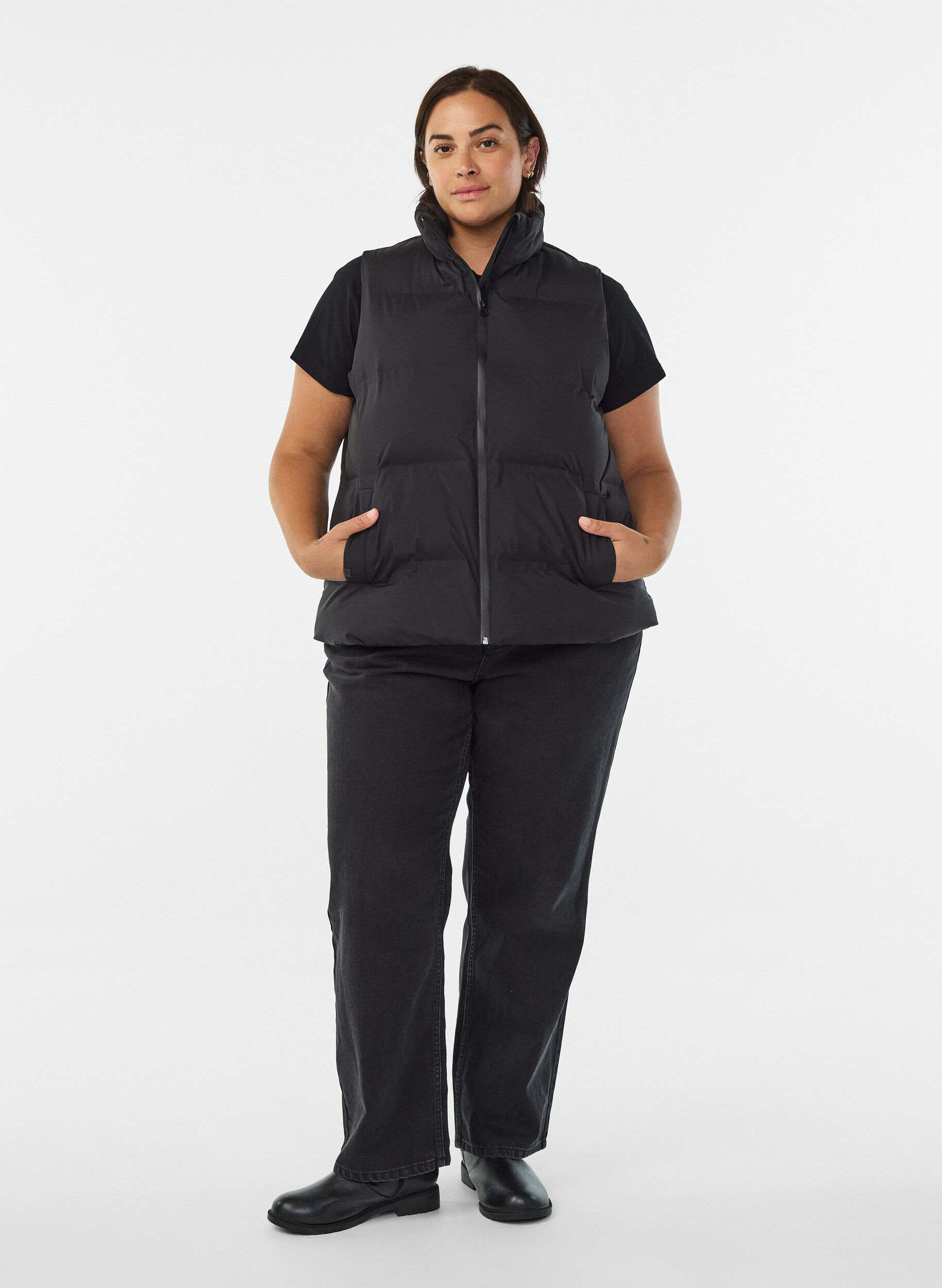 ZizziKurze Steppweste mit hohem Kragen, Schwarz, Model image number 1
