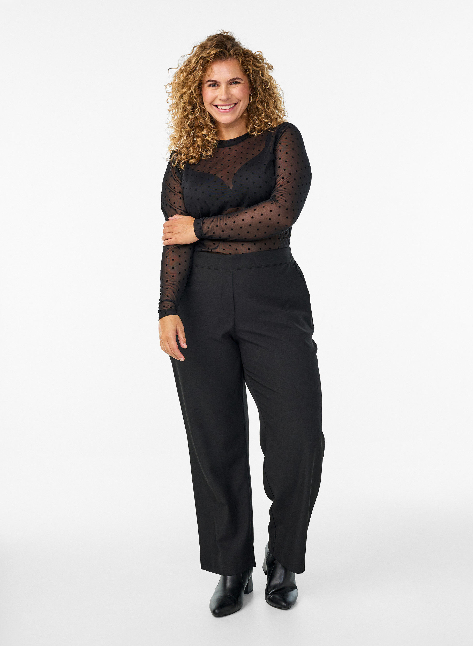 Zizzi Bluse aus Mesh mit Punkten, Schwarz, Model image number 1