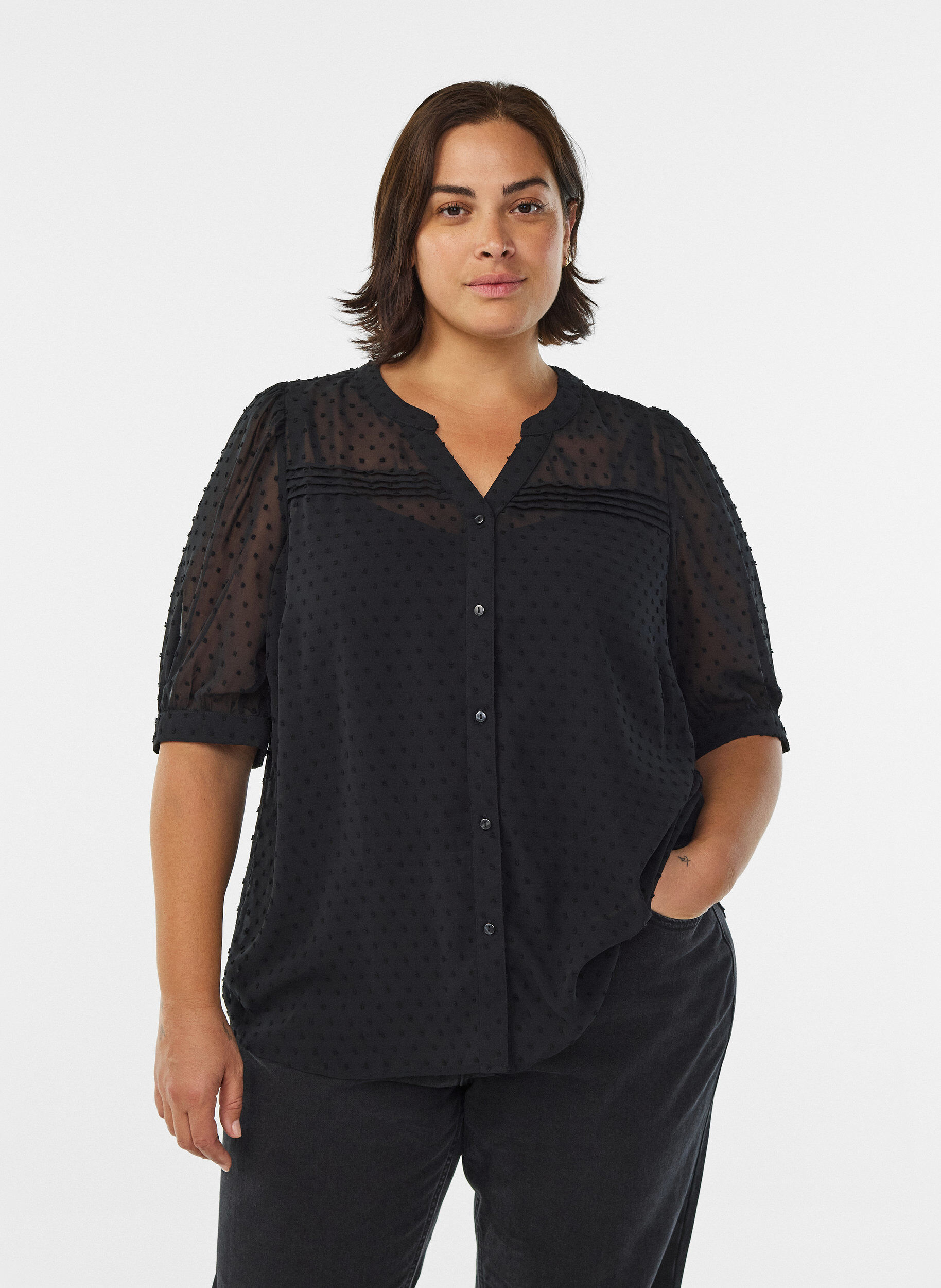 Zizzi Bluse mit kurzem Arm und gepunkteter Textur, Schwarz, Model image number 0