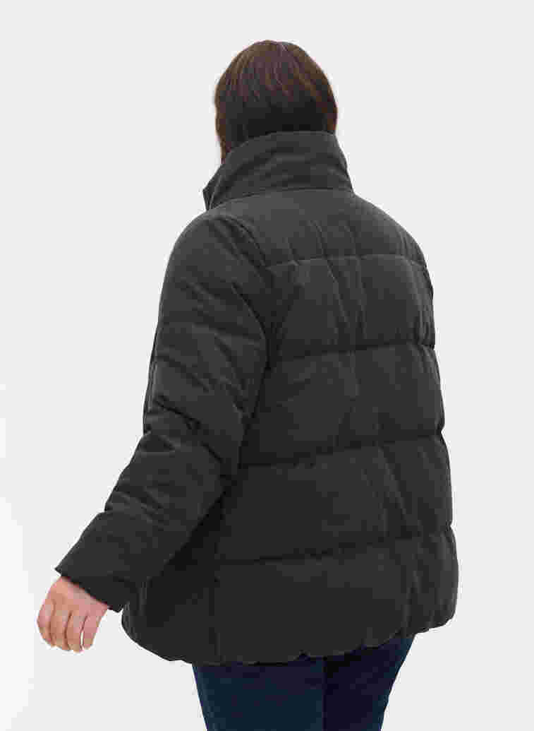 Kurze Winterjacke mit Reißverschluss und hohem Kragen, Black, Model image number 1