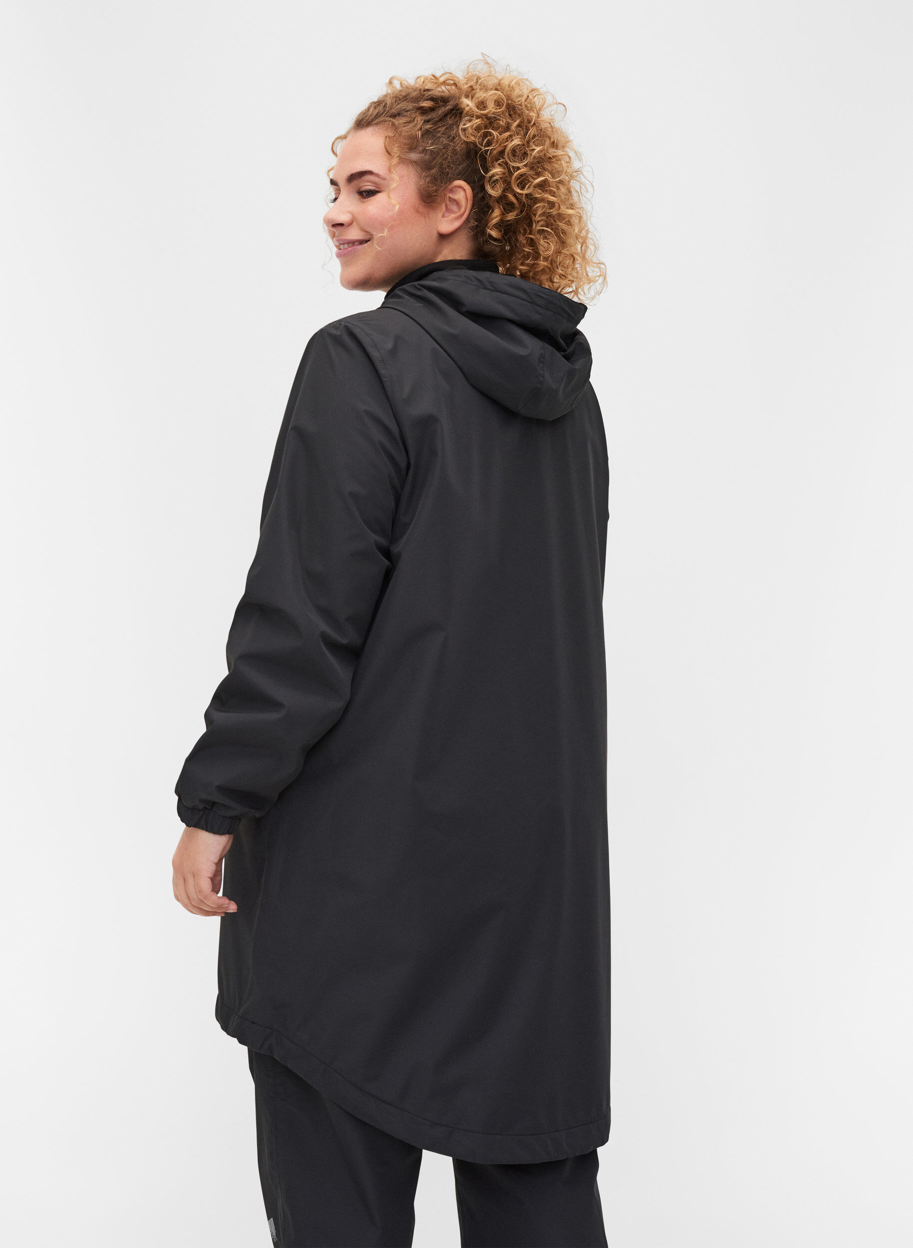 Zizzi Regenjacke mit Kapuze und Reflektoren-Piping, Black, Model image number 1