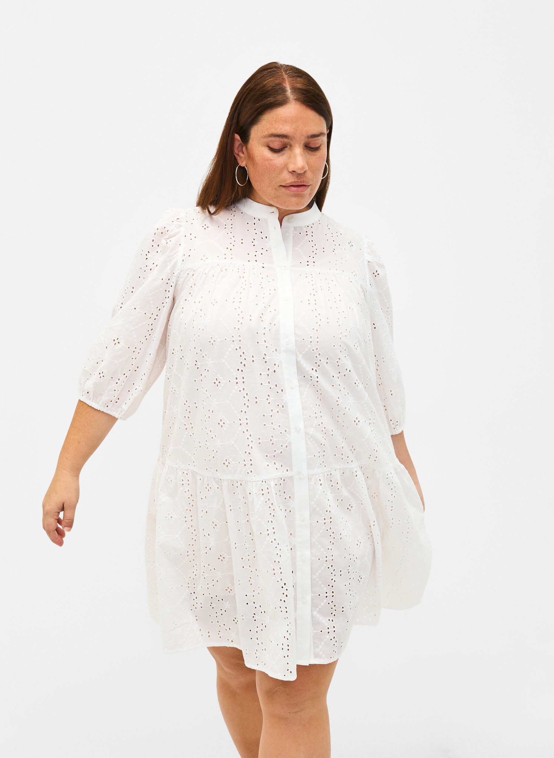 Zizzi Hemdblusenkleid aus Baumwolle mit Lochstickerei, Bright White, Model image number 0
