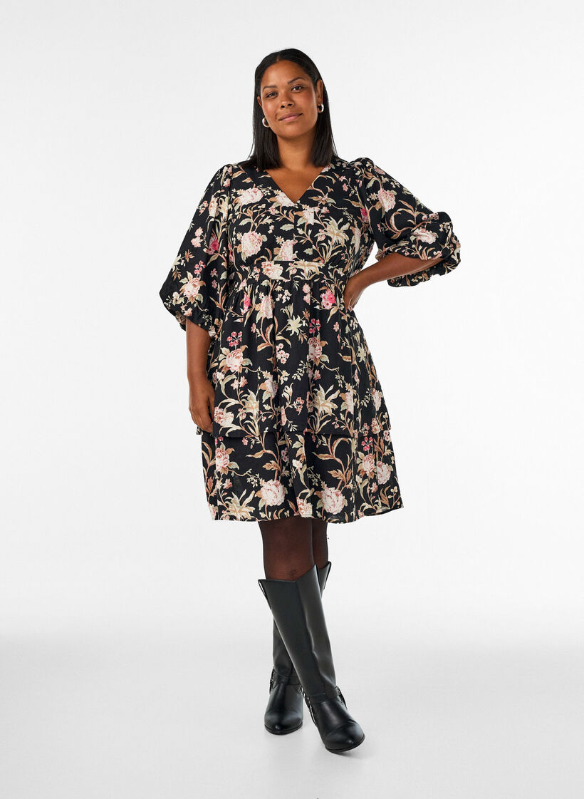 Gebl&uuml;mtes Kleid aus Leinen und Viskose mit Empire-Linie, Schwarz, Model image number 1