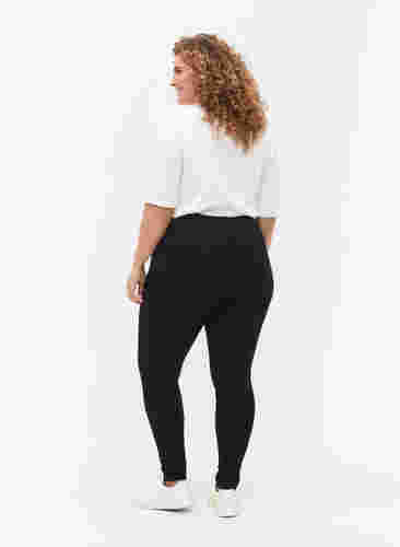 Super Slim Amy Jeans mit hoher Taille, Black, Model image number 1