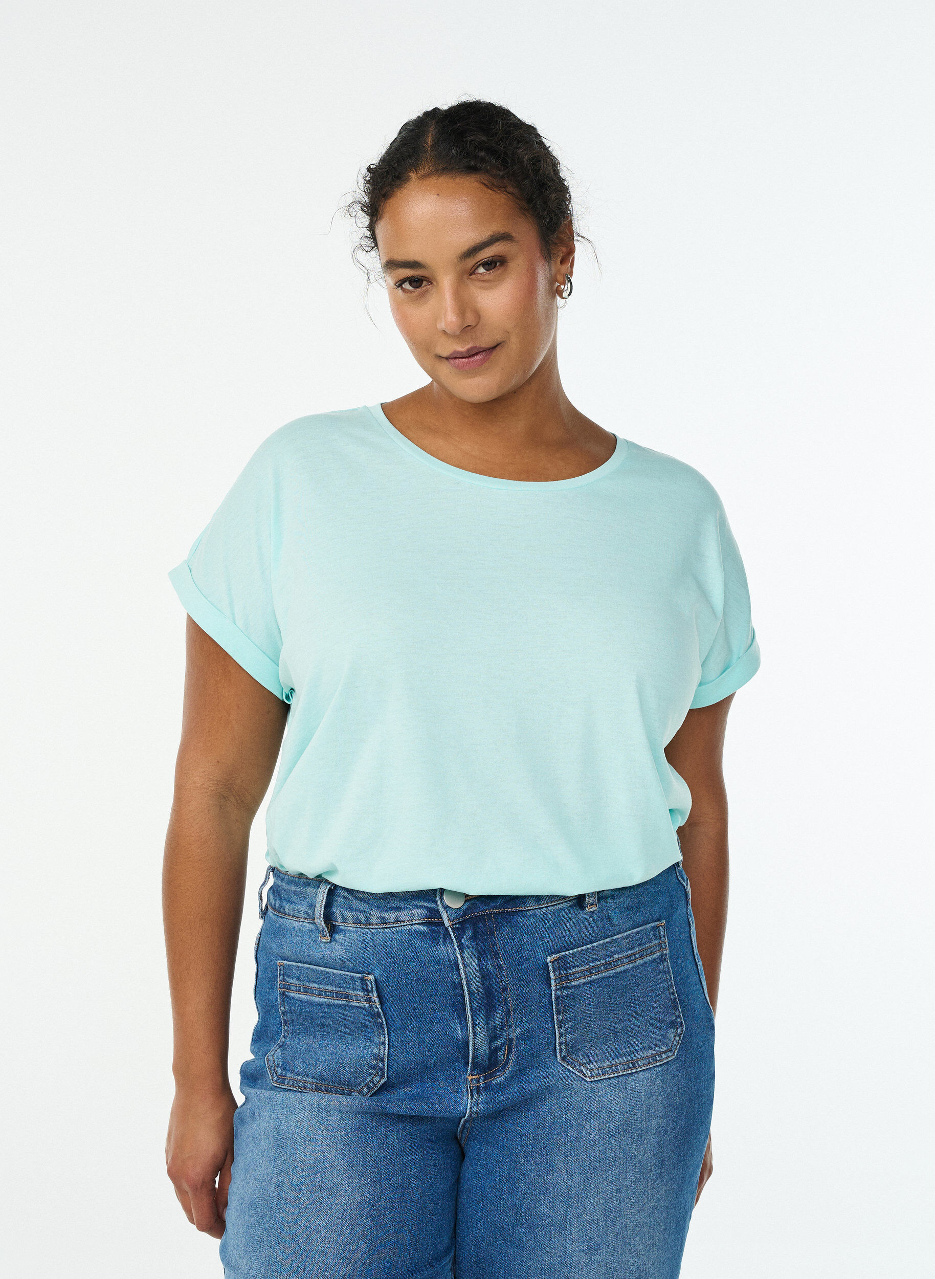 Kurz&auml;rmeliges T-Shirt aus Baumwollmischgewebe, T&uuml;rkis, Model