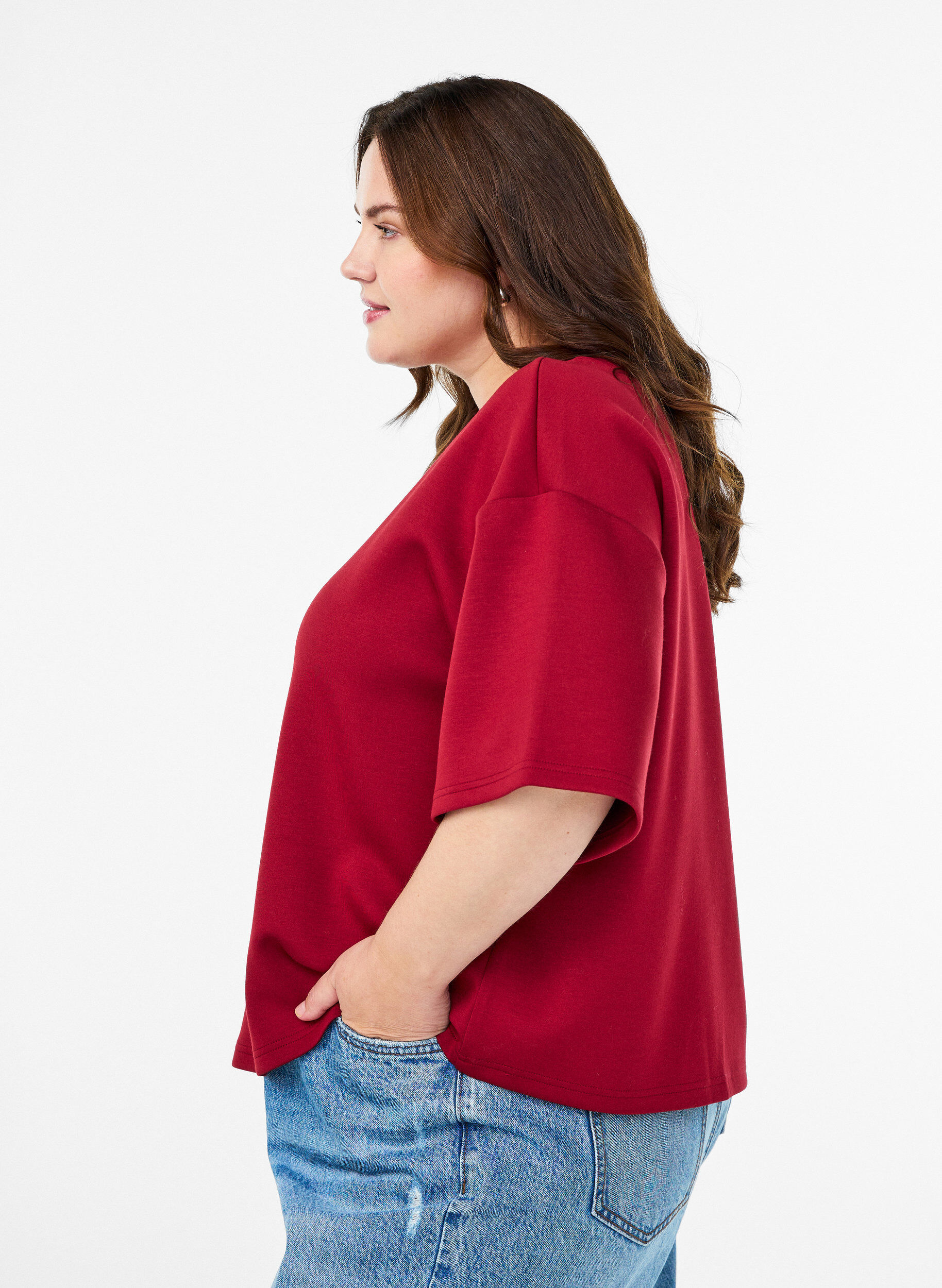 Zizzi Kurzes Loose-Fit T-Shirt aus Modal-Mix, Rot, Model image number 3