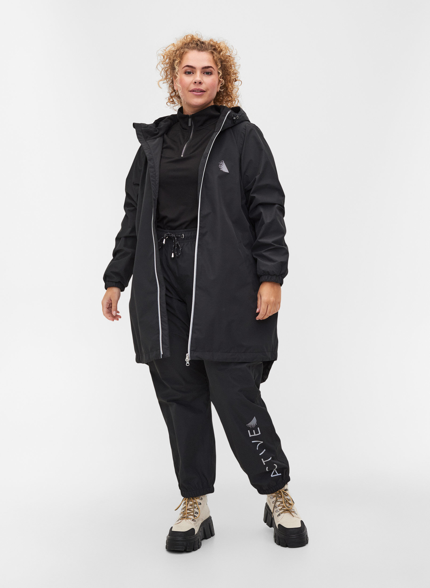 Zizzi Regenjacke mit Kapuze und Reflektoren-Piping, Black, Model image number 2