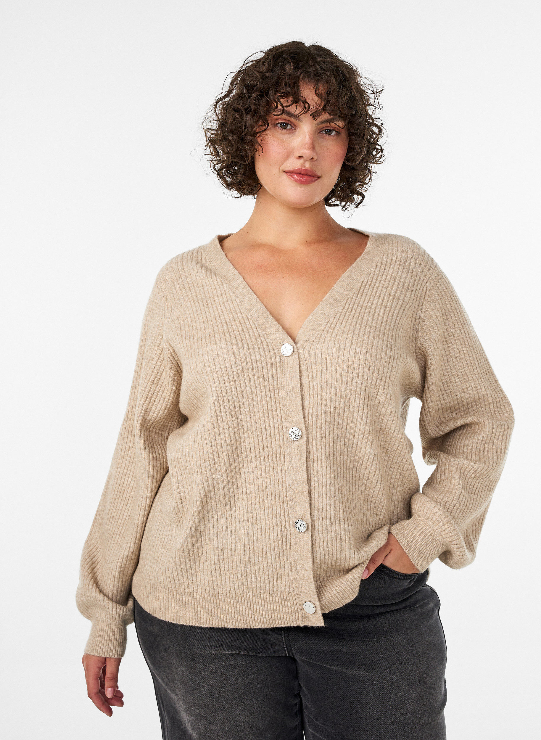 Strickjacke mit V-Ausschnitt und Rippstruktur, Beige, Model
