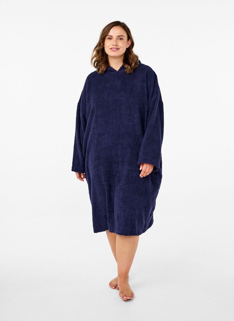 Frottee-Poncho mit Kapuze, Navy Blazer, Model image number 2