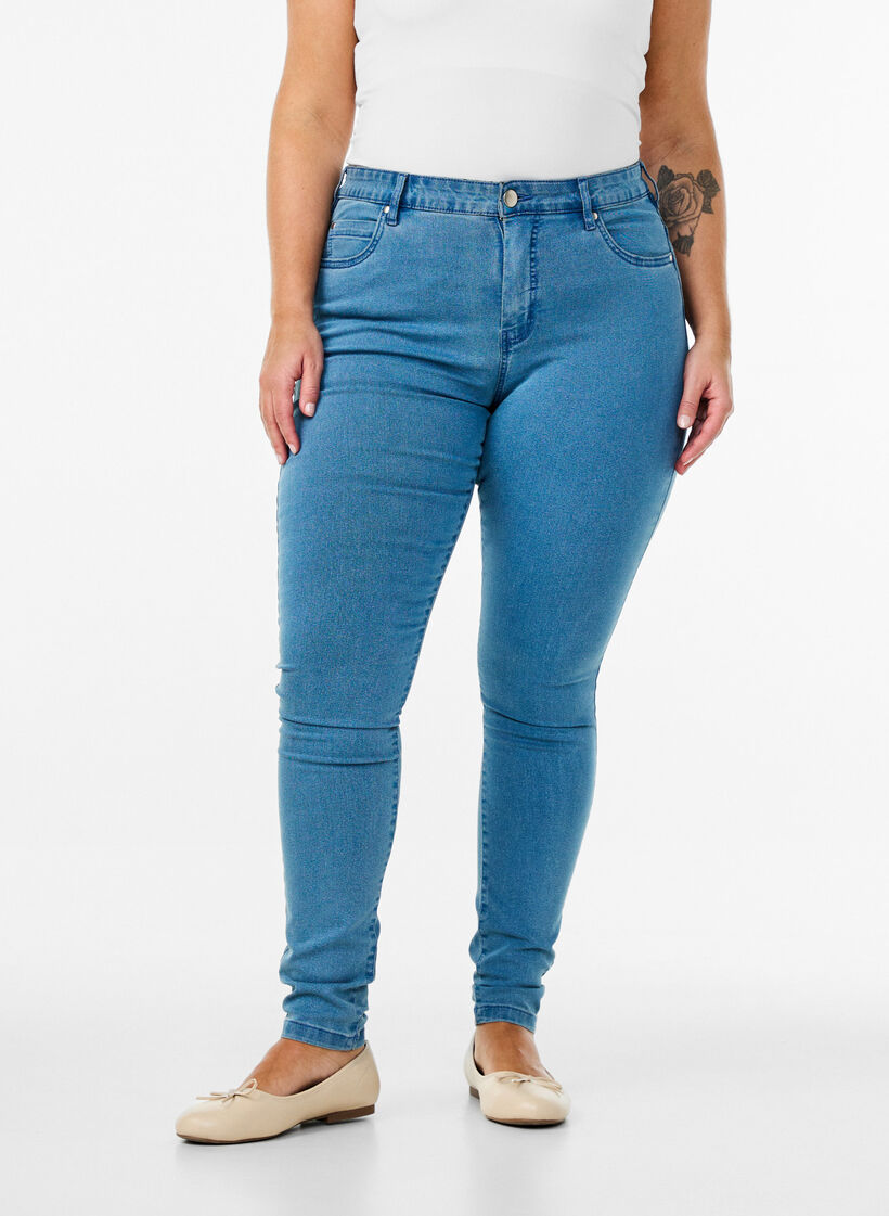 Hochtaillierte Super Slim Amy Jeans, Blau, Model image number 2