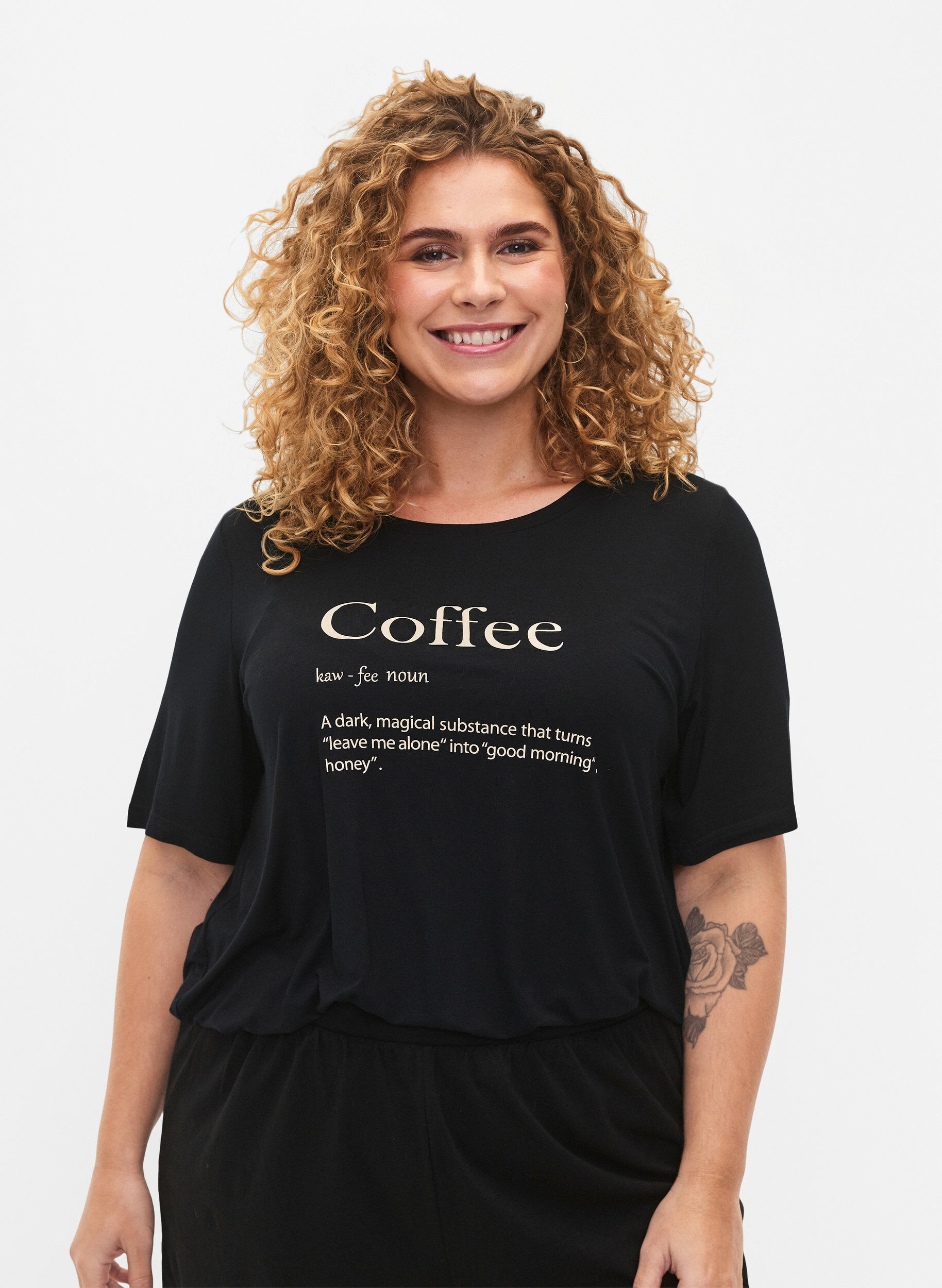 Zizzi Kurz&auml;rmeliges Nacht-T-Shirt aus Viskose, Black Coffee, Model image number 0
