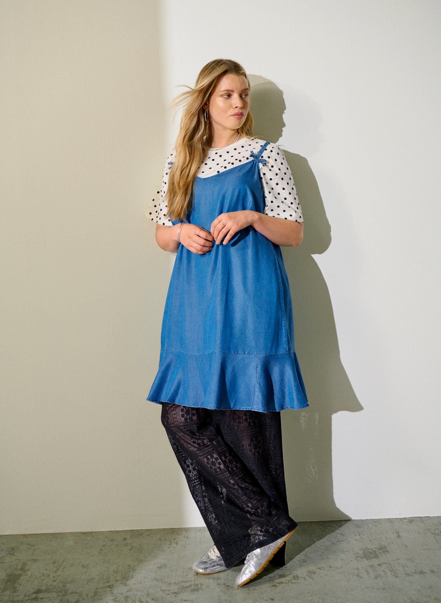 Knielanges Tr&auml;gerkleid aus TENCEL&trade; Lyocell in Denim-Optik